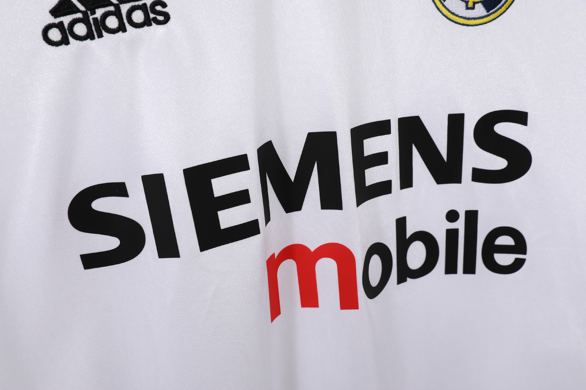 2004-2005 Real Madrid home jersey