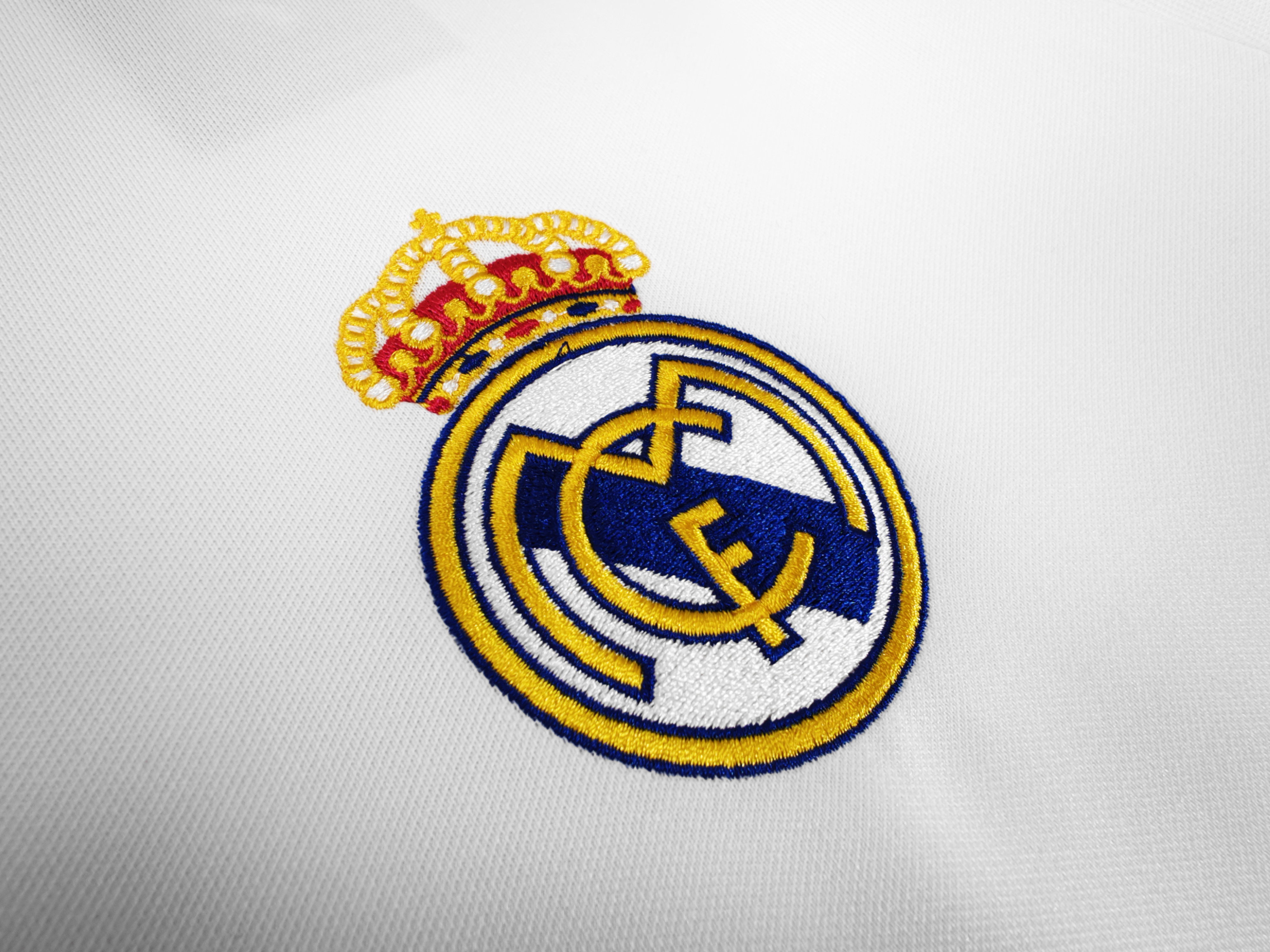 2003-2004 Real Madrid home jersey