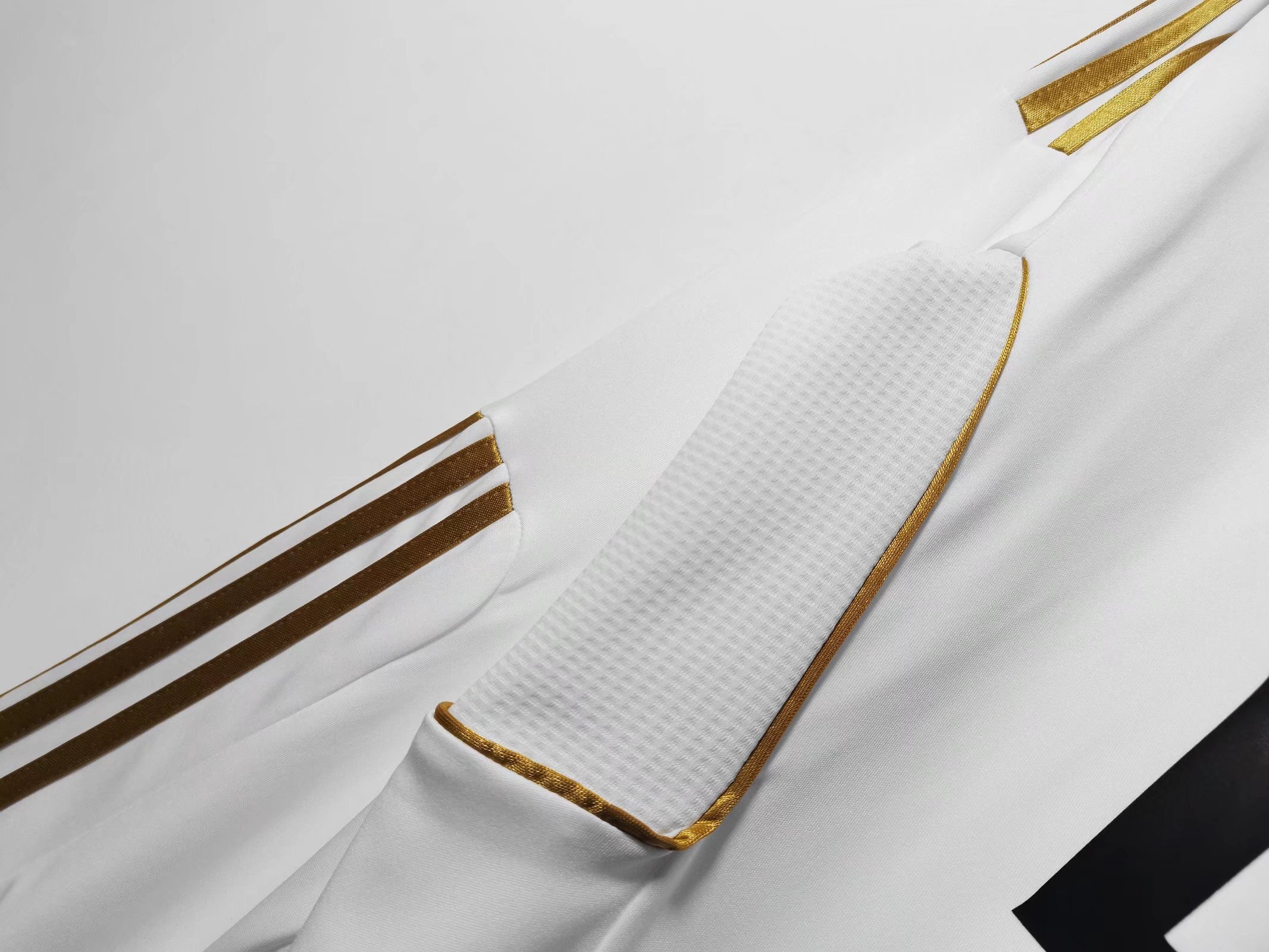 Long sleeves 2011-2012 Real Madrid home jersey