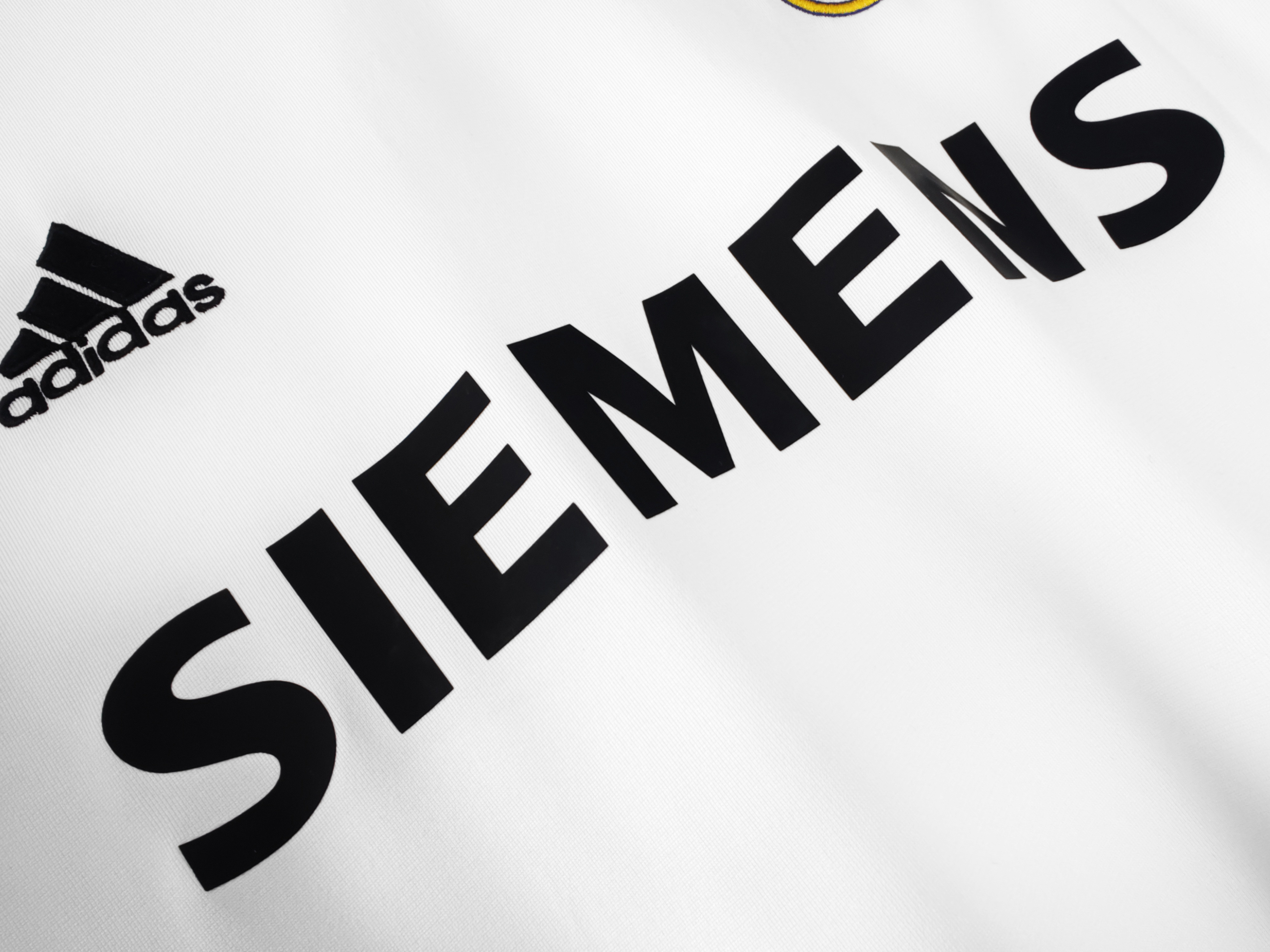 2005-2006 Real Madrid home jersey