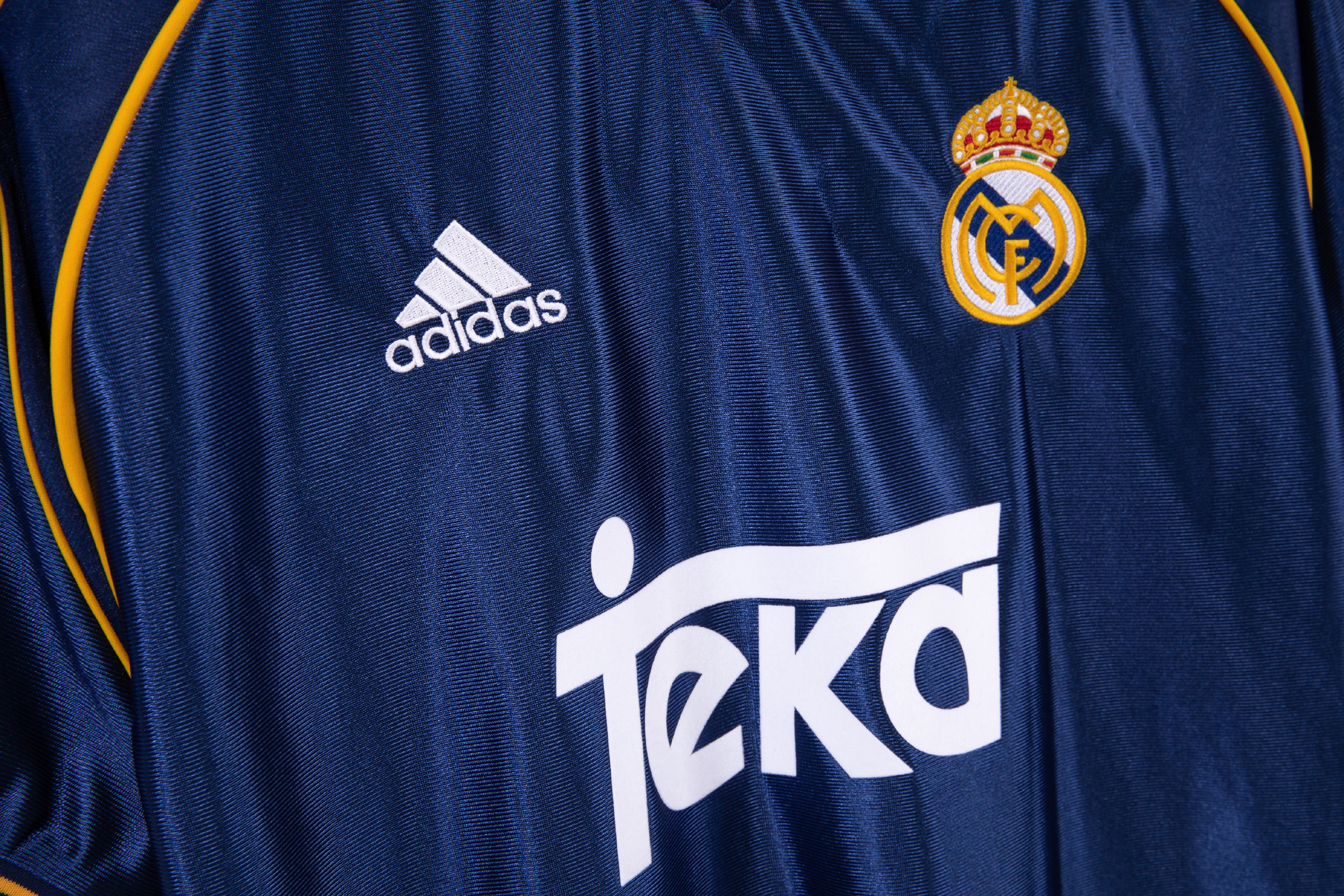 1998-2000 Real Madrid third jersey