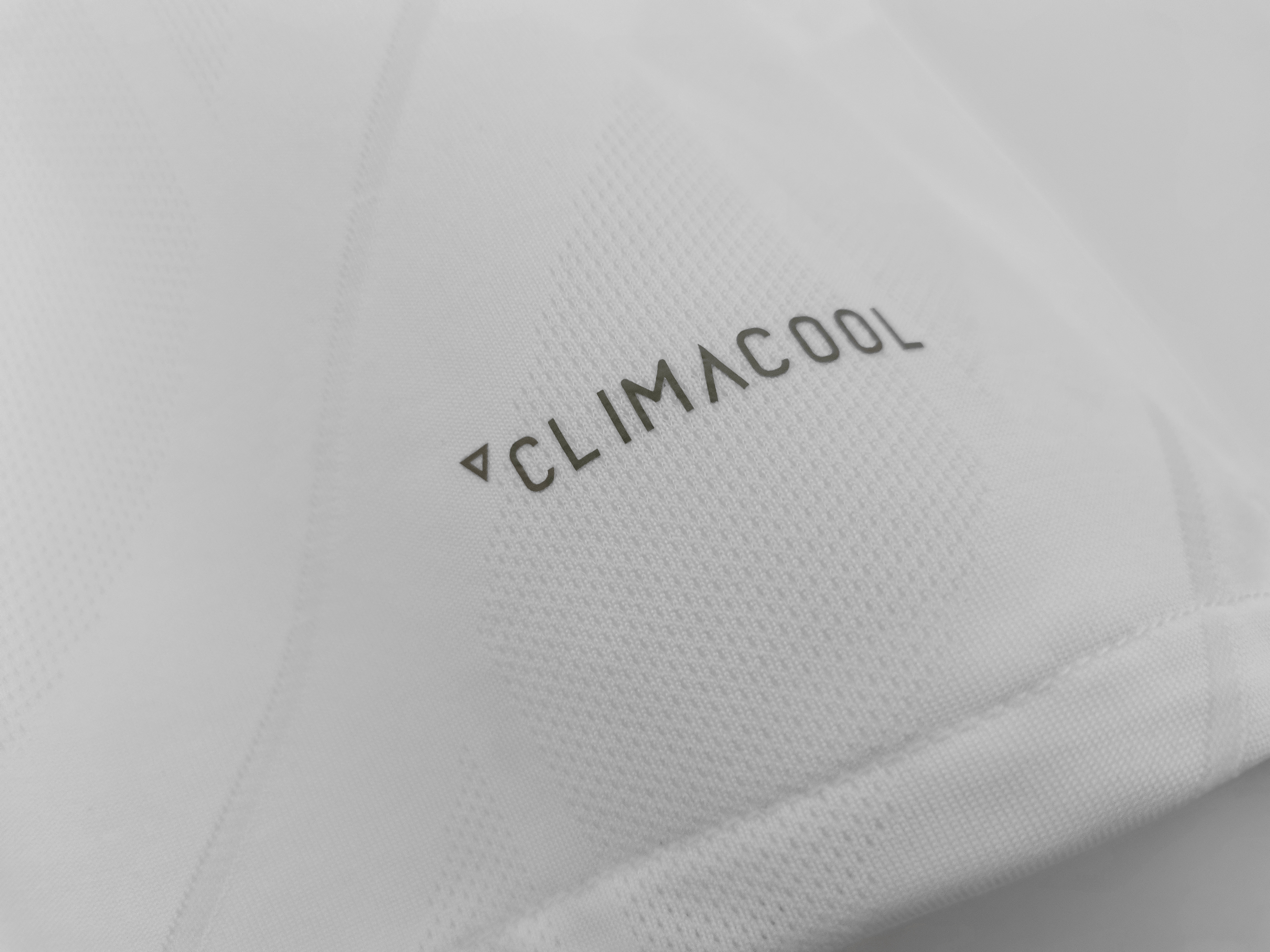 Long sleeves 2017-2018 Real Madrid home jersey