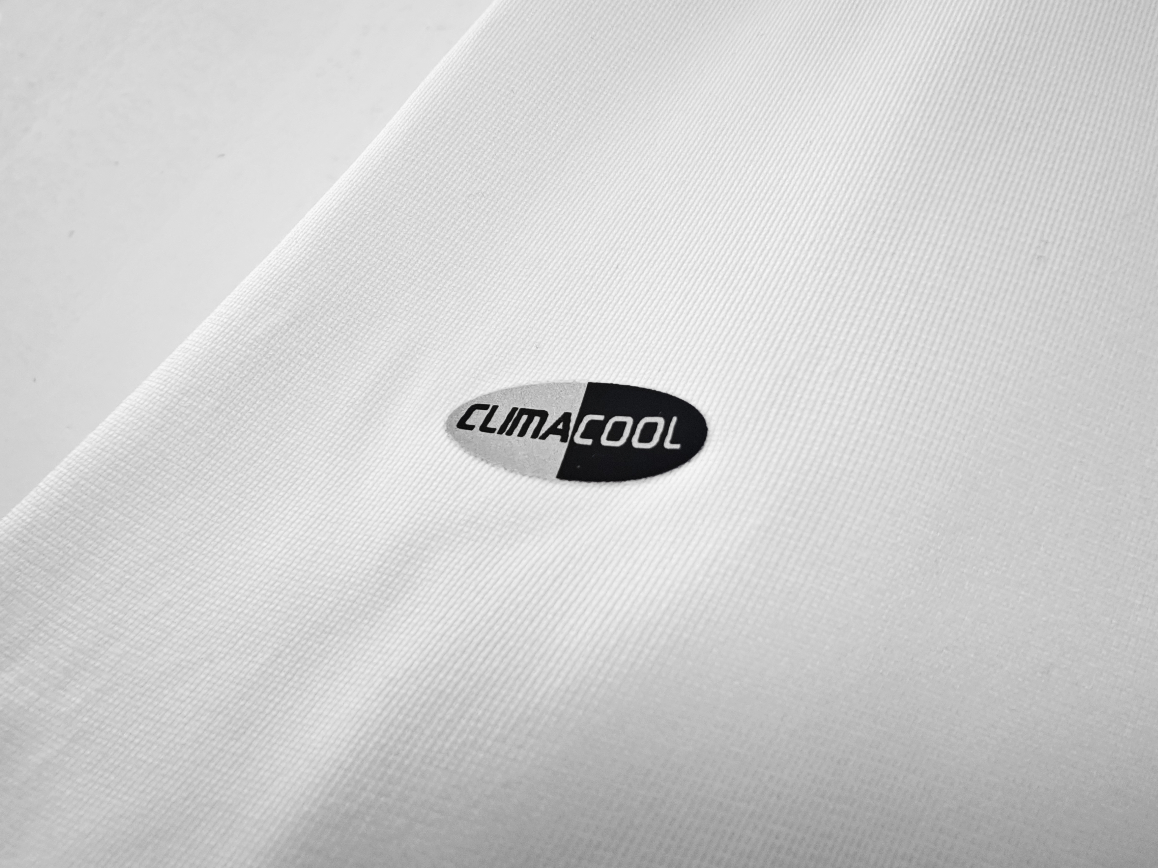 2005-2006 Real Madrid home jersey