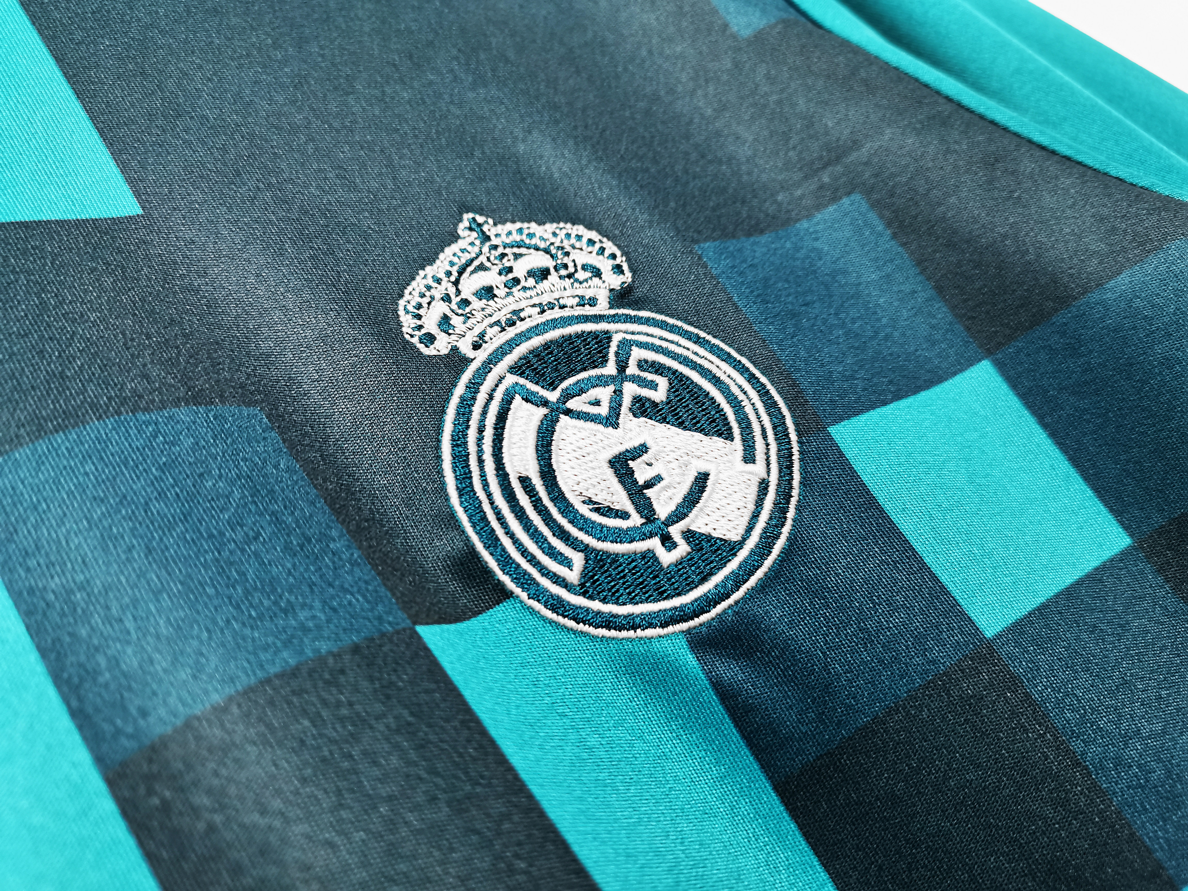 2017-2018 Real Madrid third jersey
