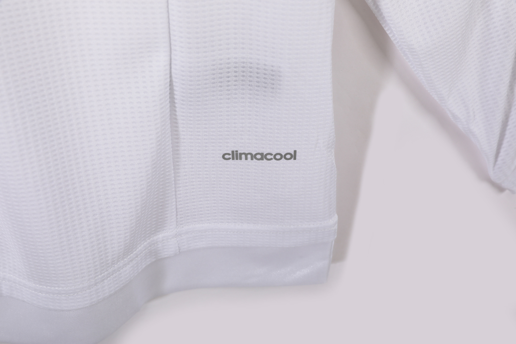 Long sleeves 2015-2016 Real Madrid home jersey