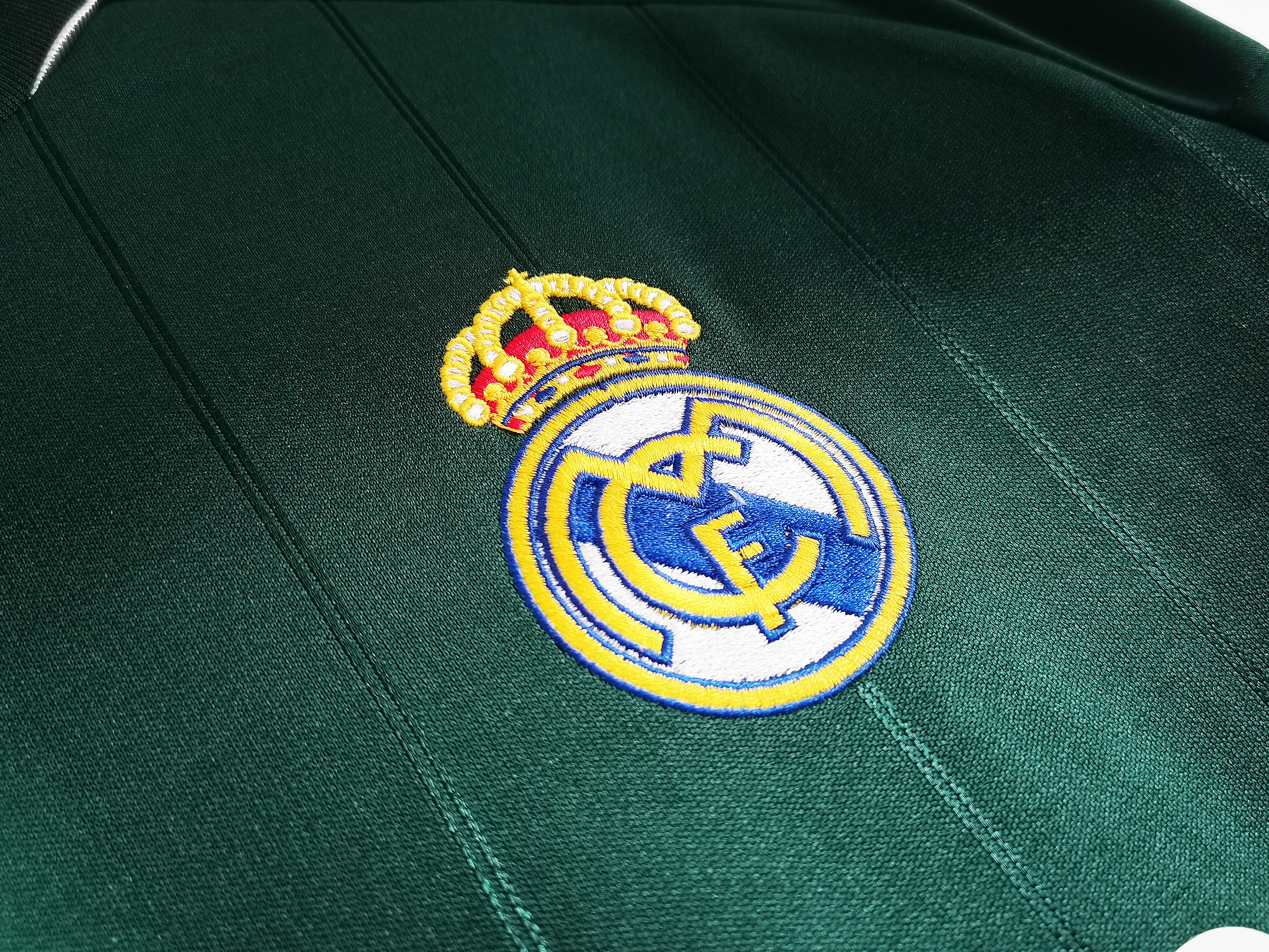 Long sleeves 2012-2013 Real Madrid third jersey