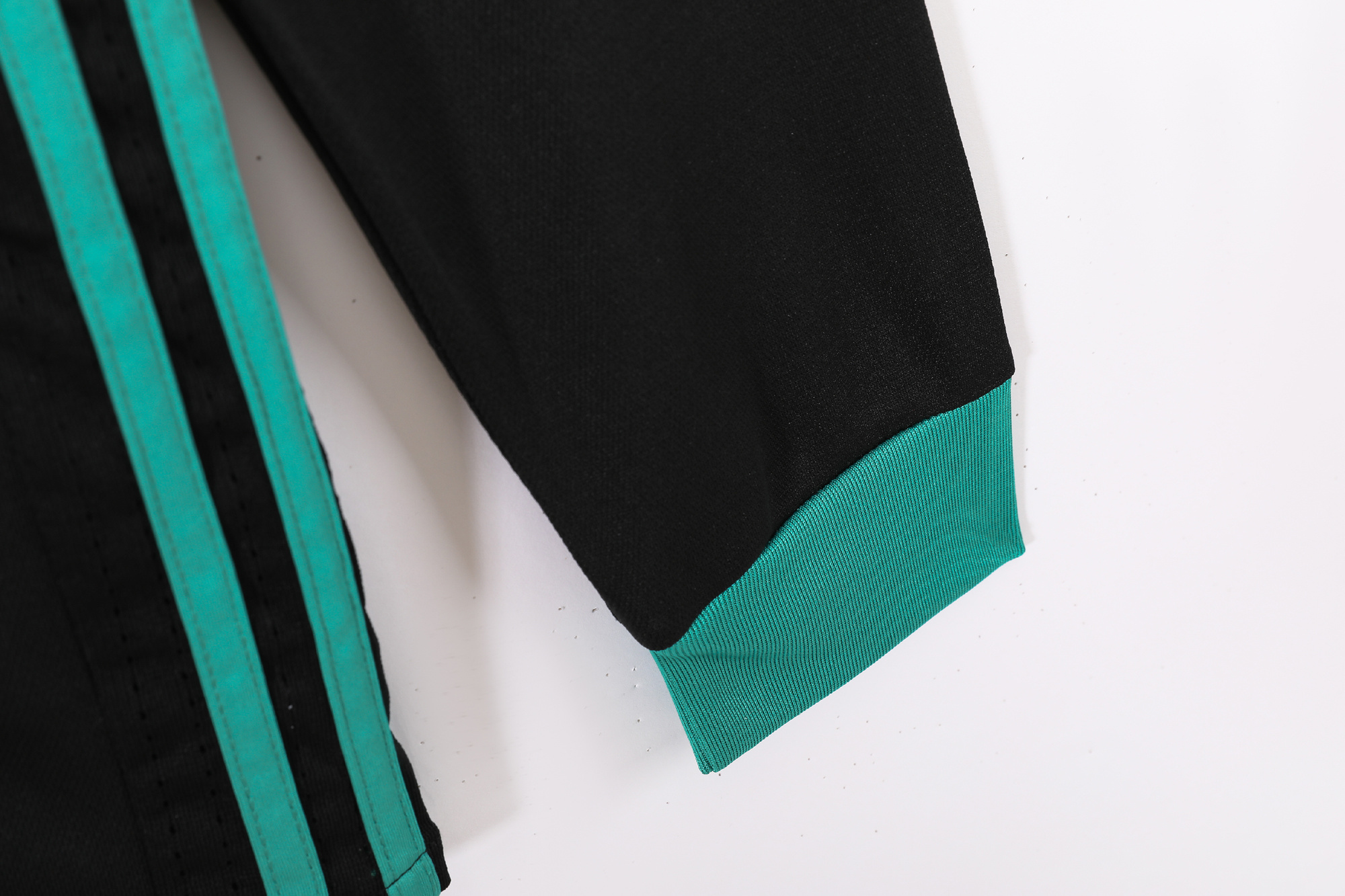 Long sleeves 2017-2018 Real Madrid away jersey