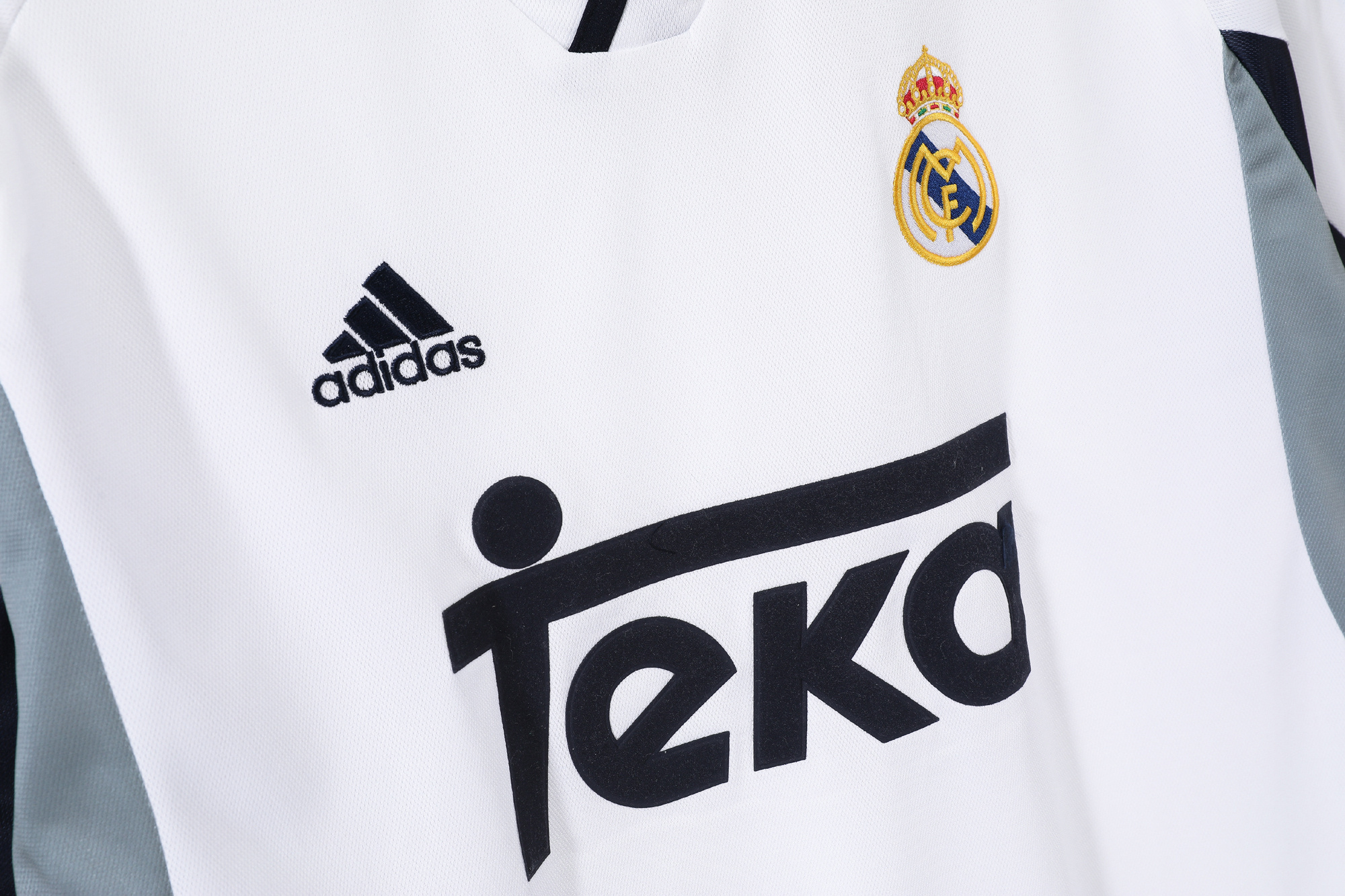 2000-2001 Real Madrid home jersey