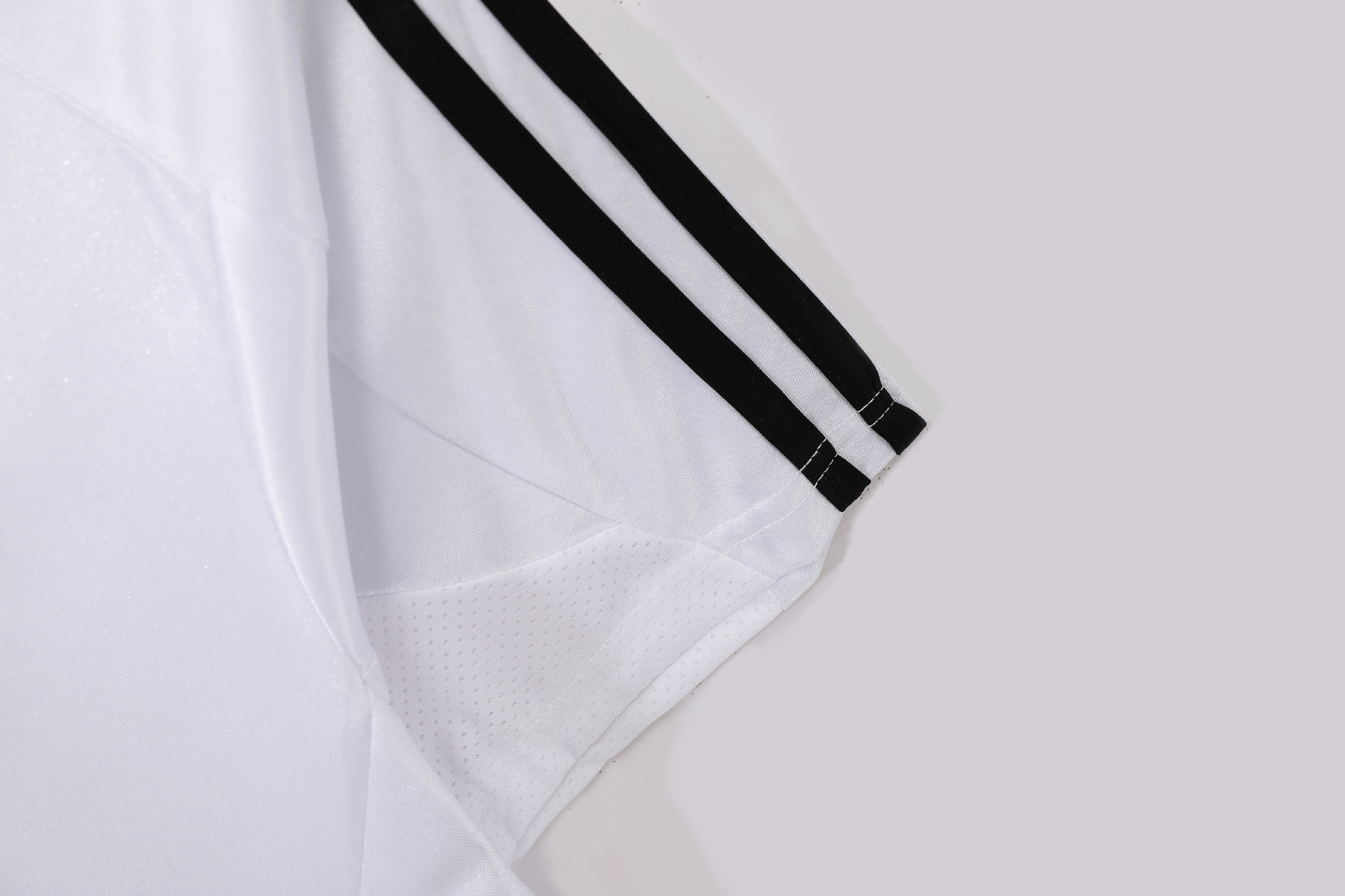 2004-2005 Real Madrid home jersey