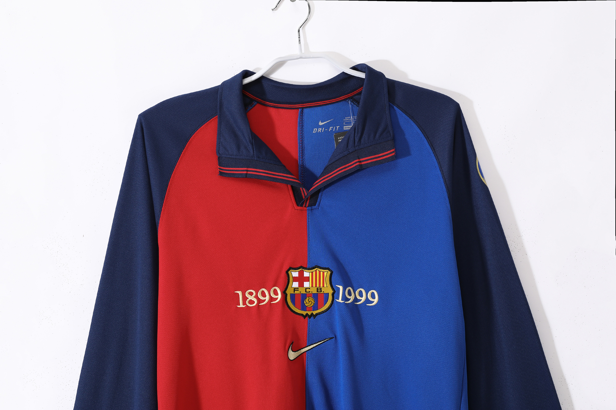 Long sleeves 1999-2000 Barcelona home jersey