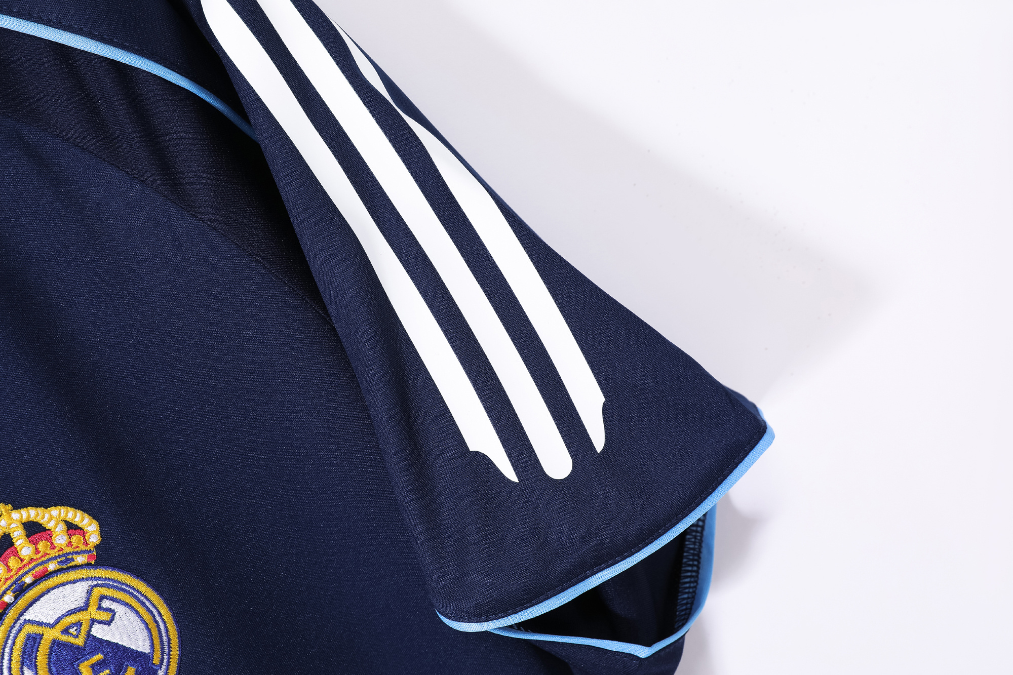 2005-2006 Real Madrid away jersey