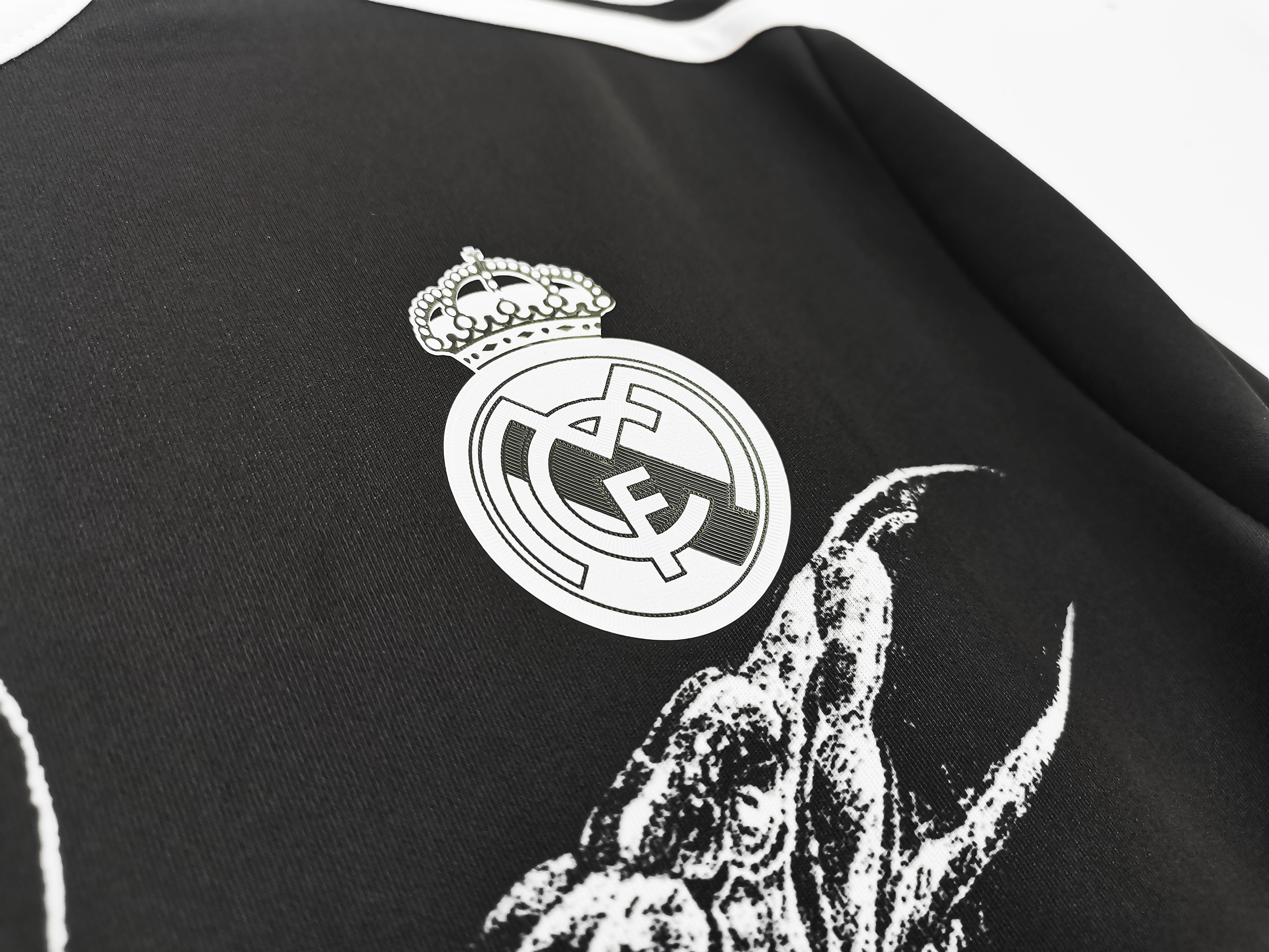 Long sleeves 2014-2015 Real Madrid third jersey