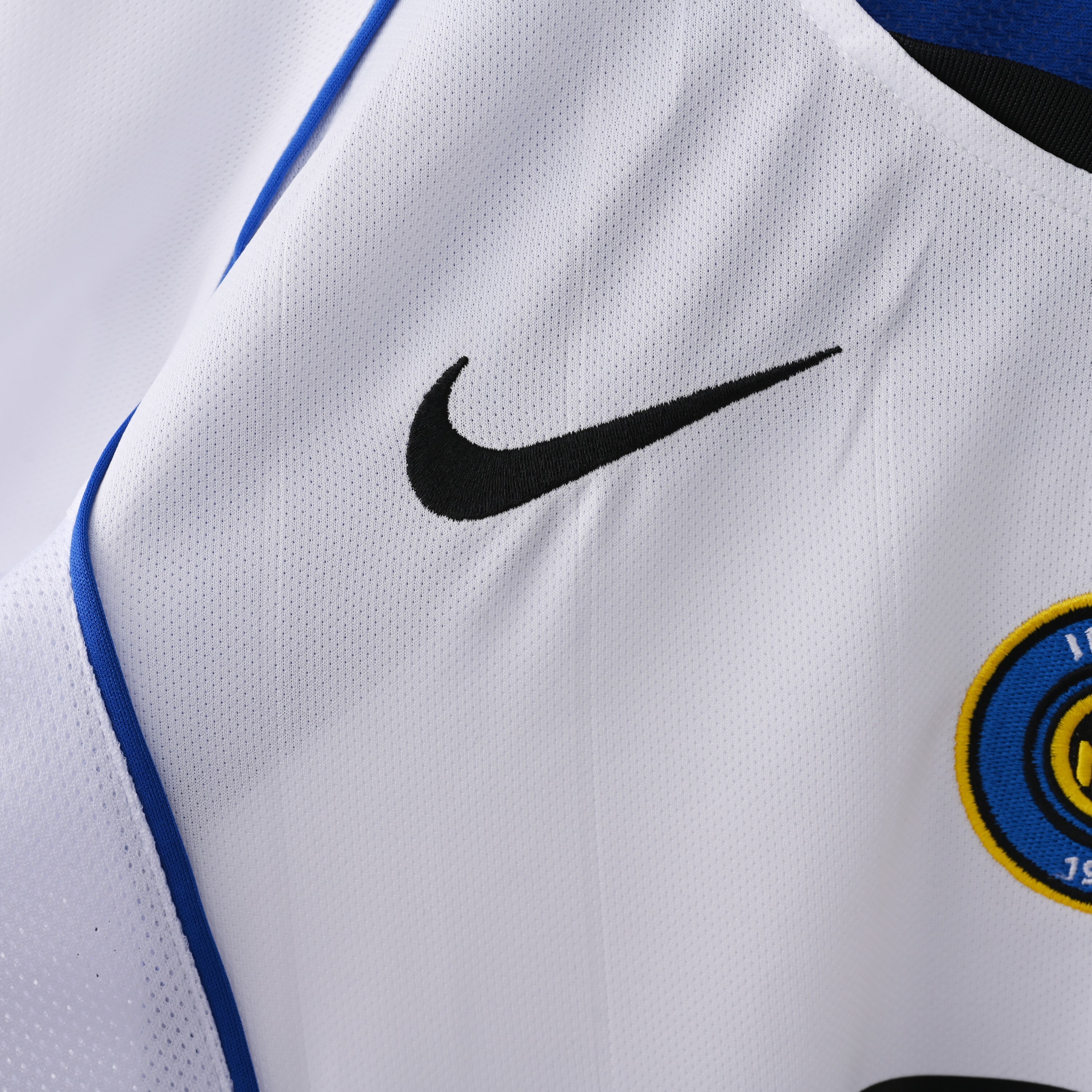 2004-2005 Inter Milan away jersey