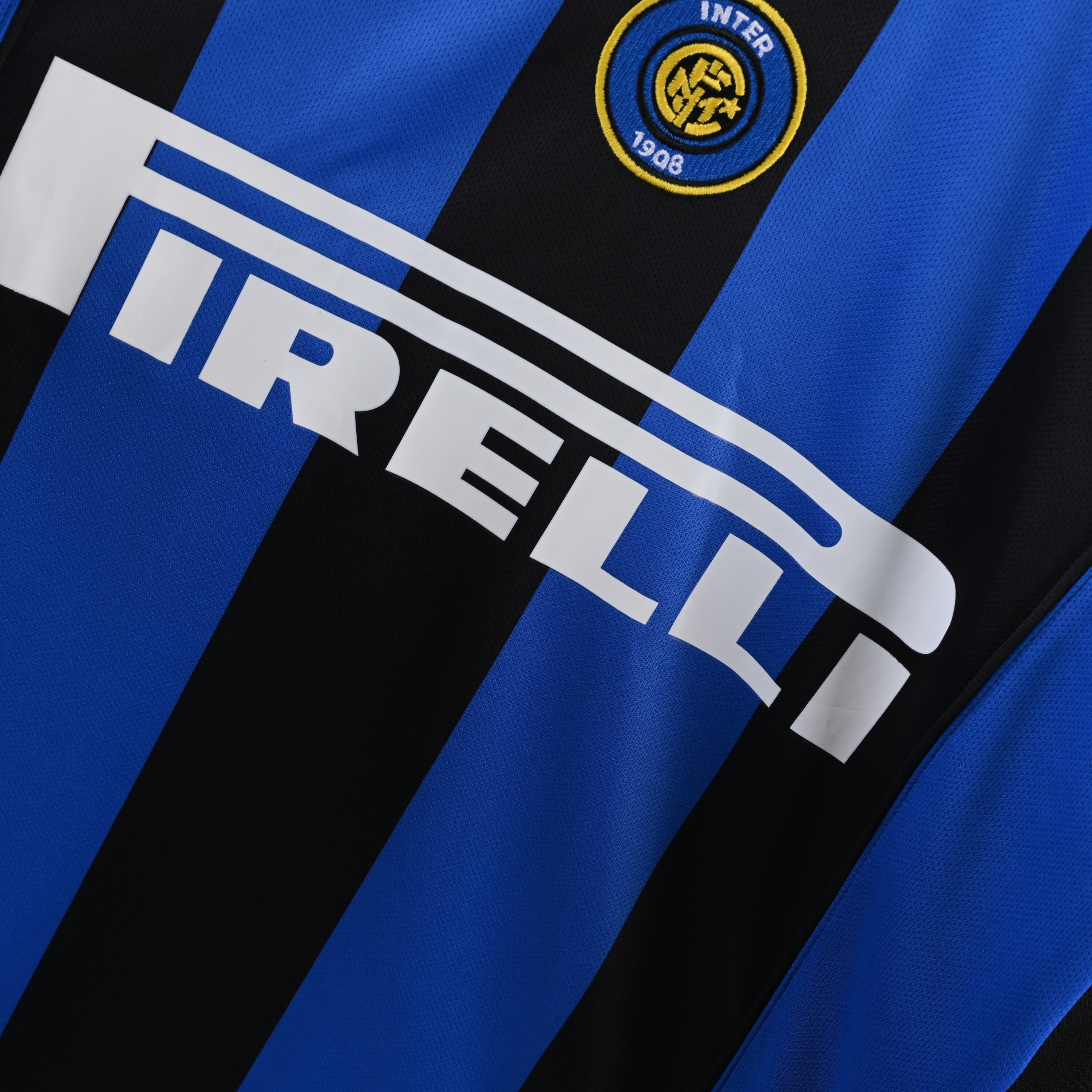 Long sleeves 2004-2005 Inter Milan home jersey