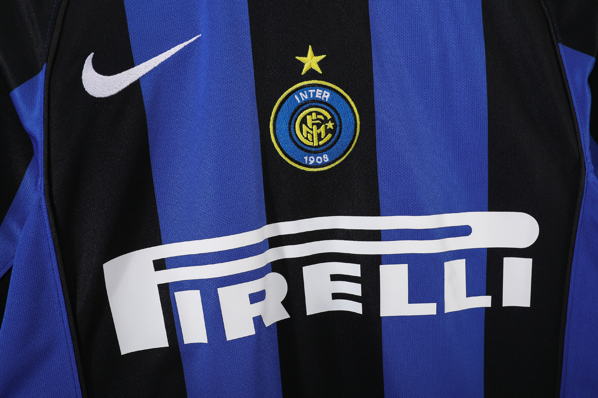 2004-2005 Inter Milan home jersey