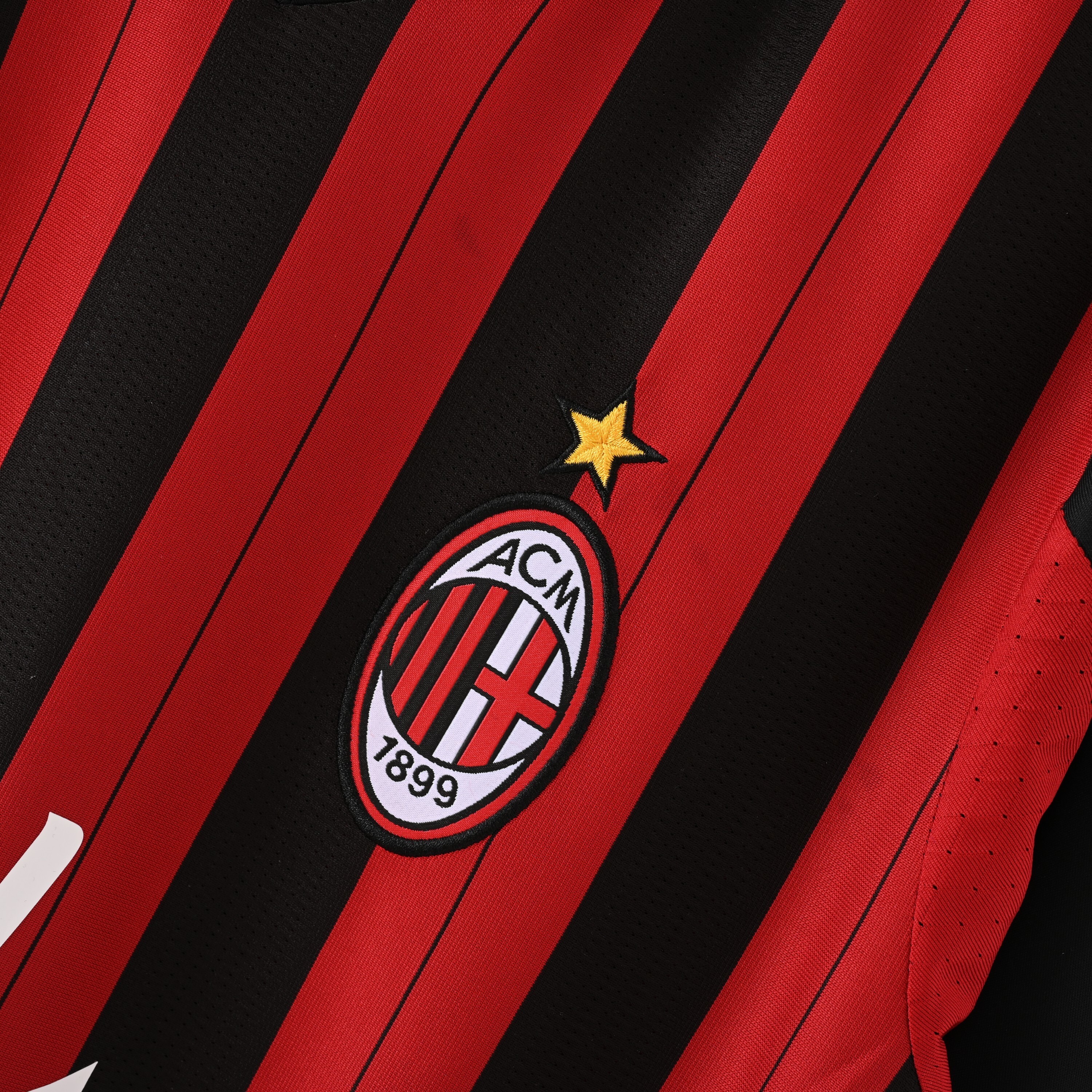 Long sleeves 2013-2014 AC Milan home jersey