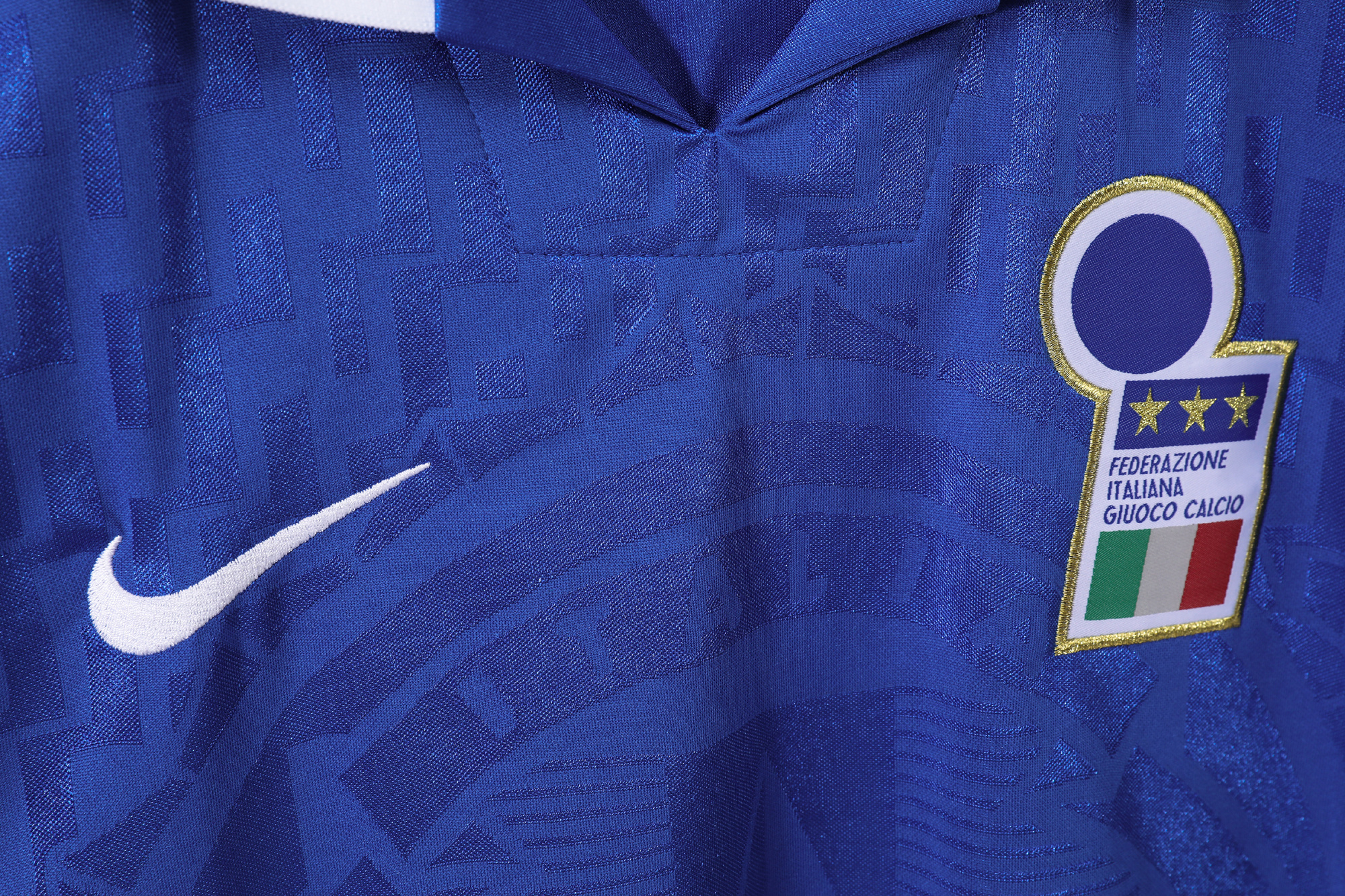 1995 Italy home jersey