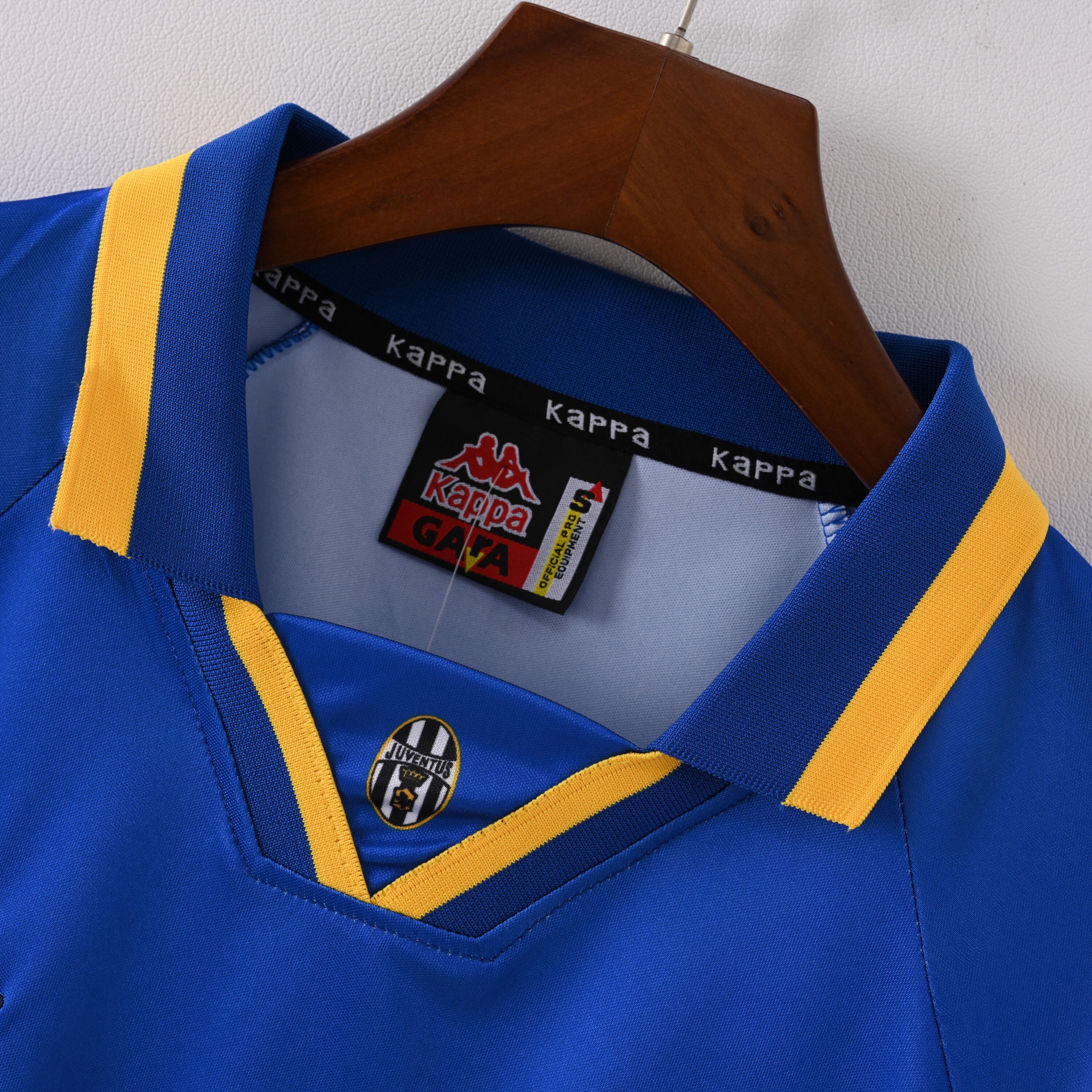 1995-1996 Juventus Away jersey