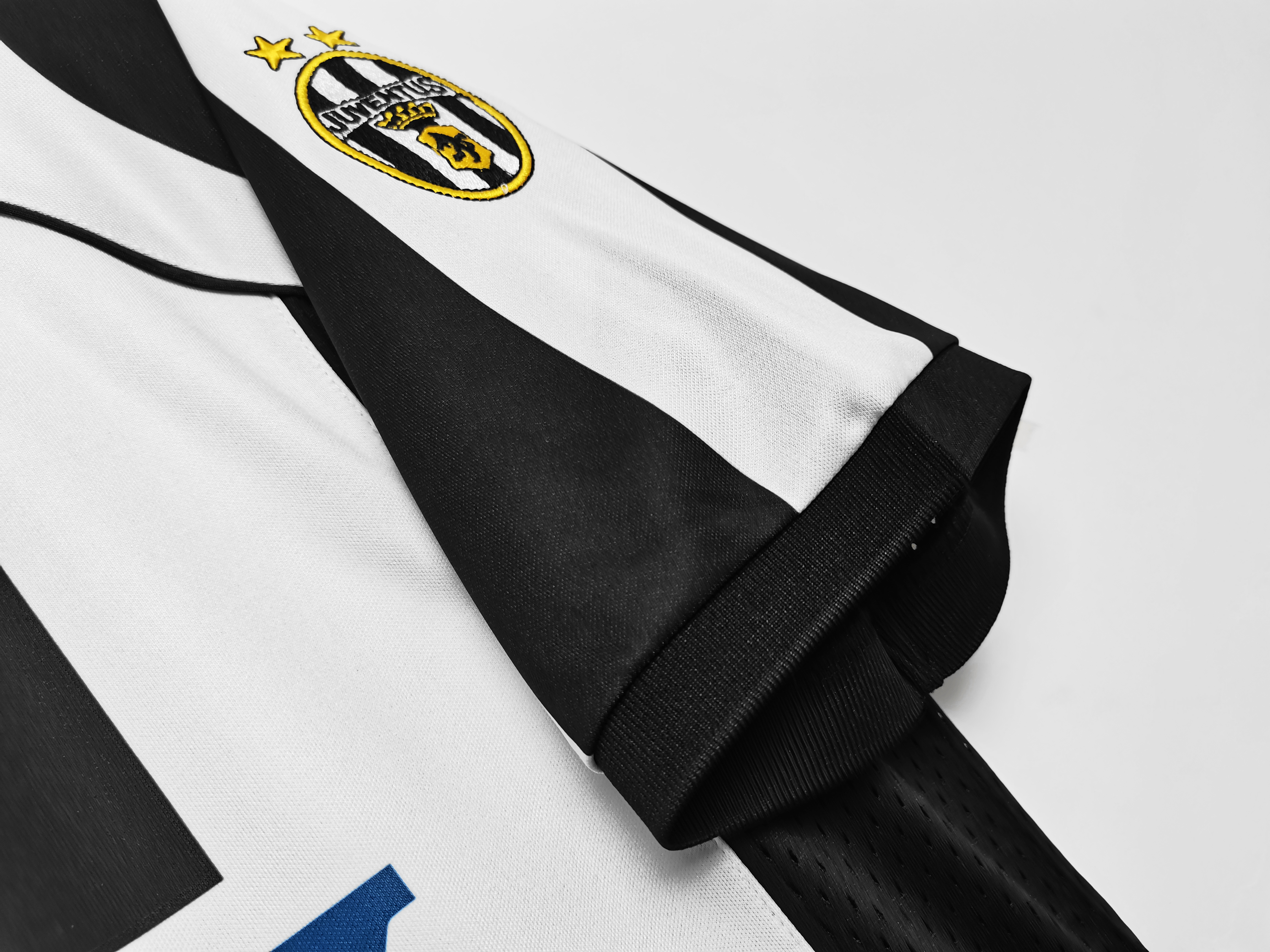 1997-1998 Juventus Home jersey