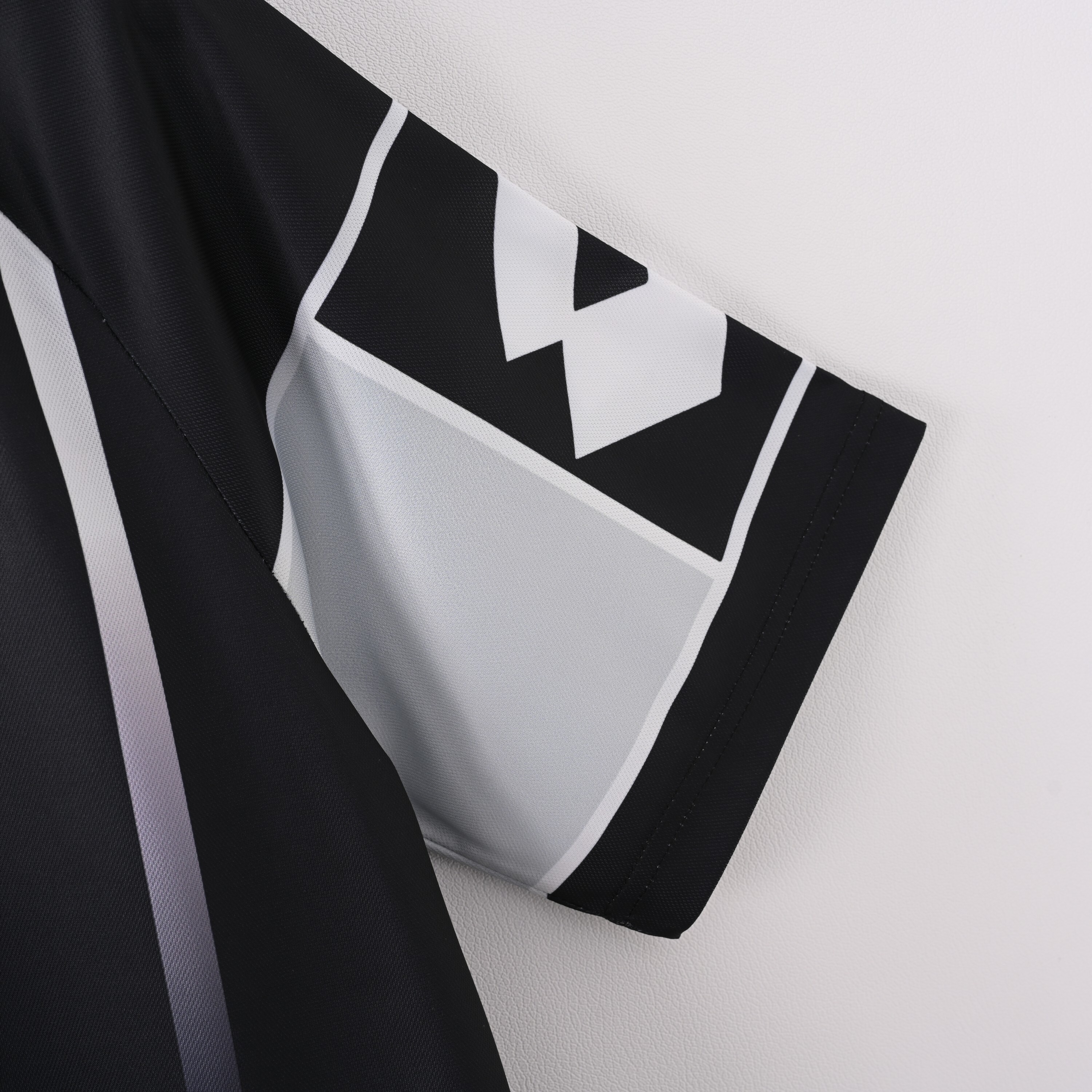 2000-2001 Juventus Training Jersey