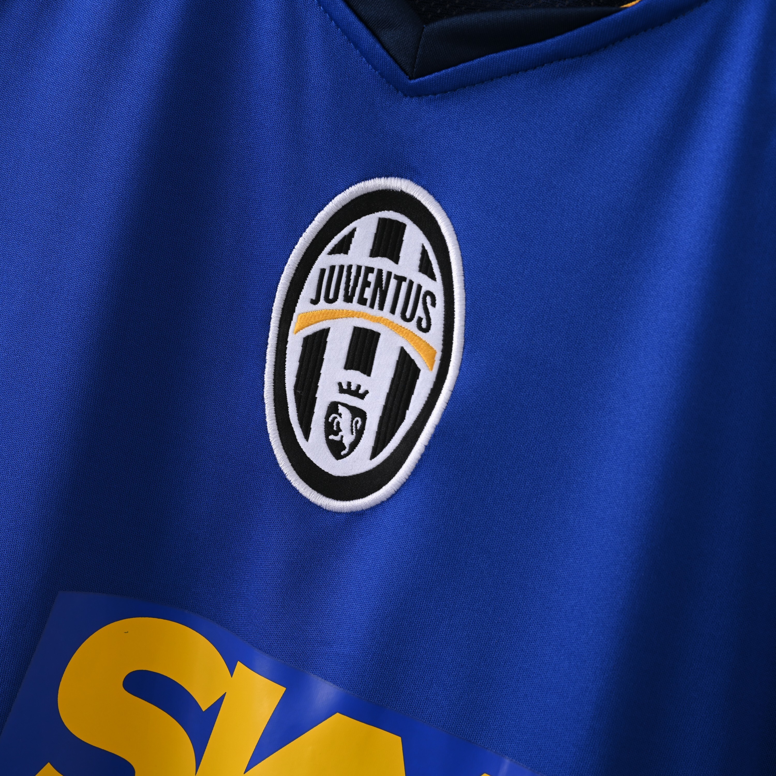 2004-2005 Juventus Away jersey