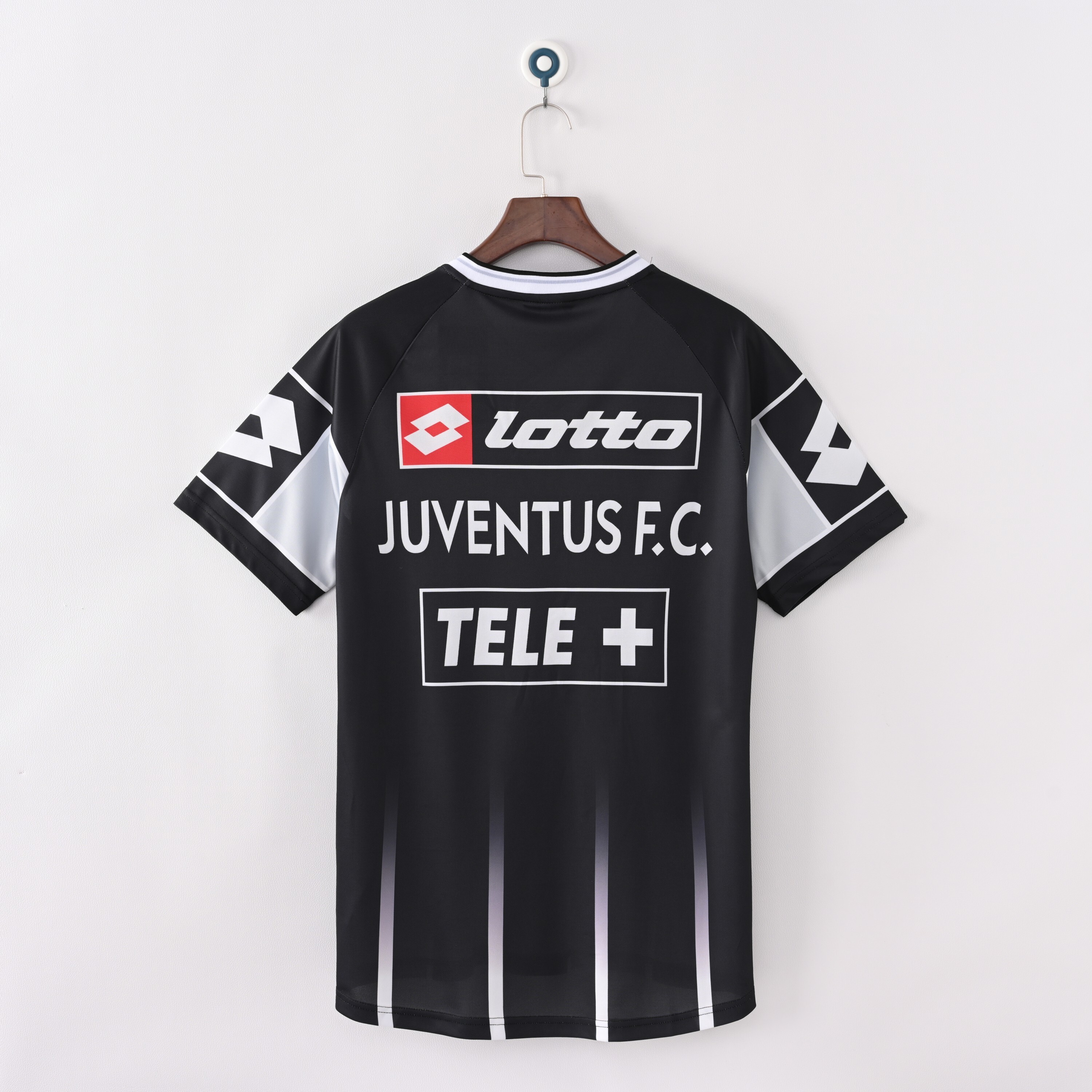 2000-2001 Juventus Training Jersey