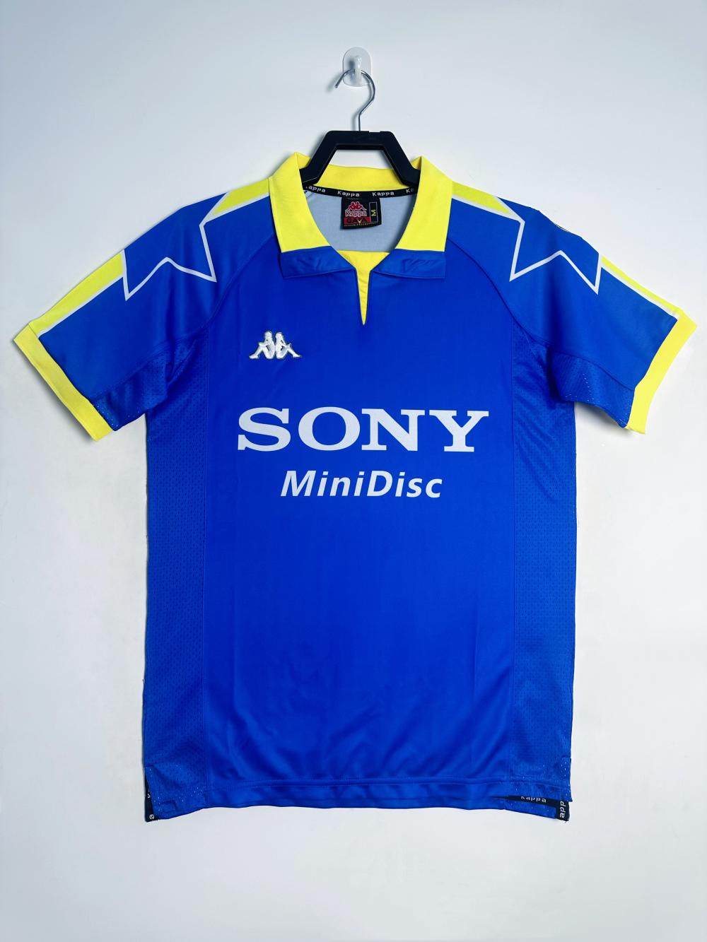 1996-1997 Juventus Away jersey