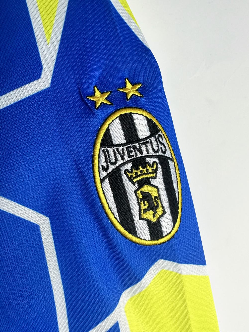 1996-1997 Juventus Away jersey
