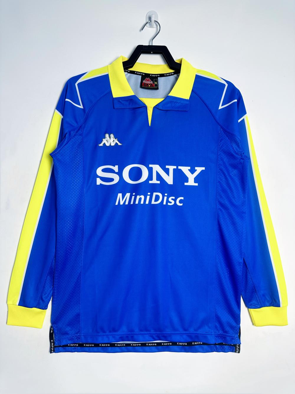 Long sleeves 1996-1997 Juventus Away jersey