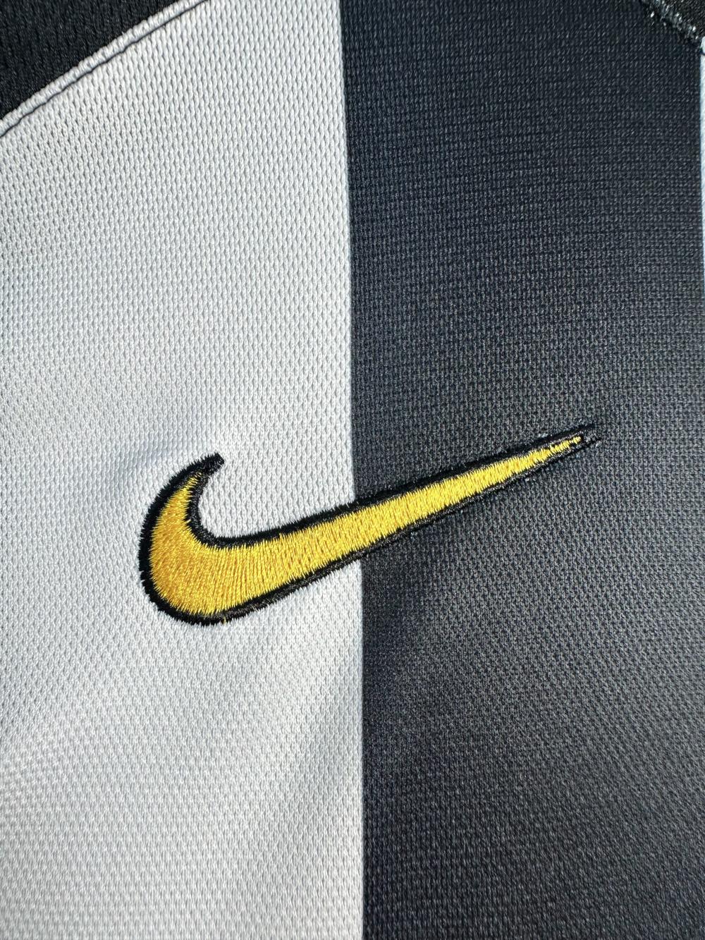 2005-2006 Juventus Home jersey