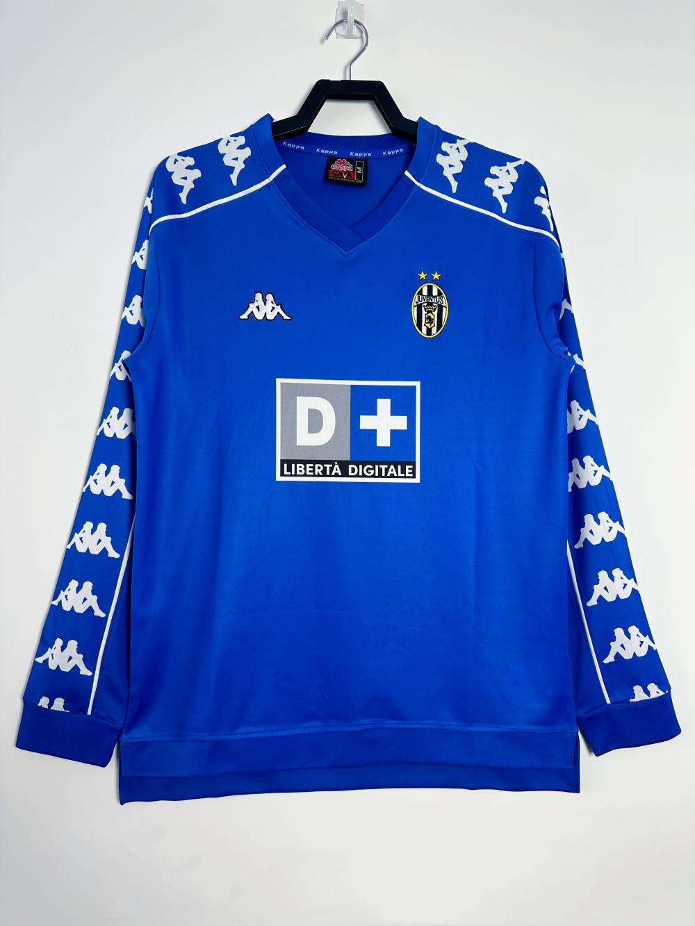 Long sleeves 1999-2000 Juventus Away jersey