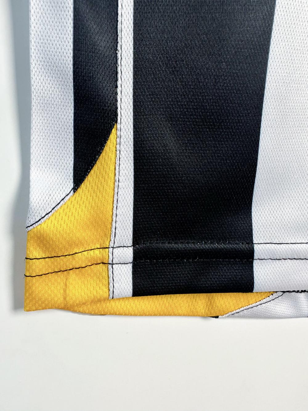 2005-2006 Juventus Home jersey