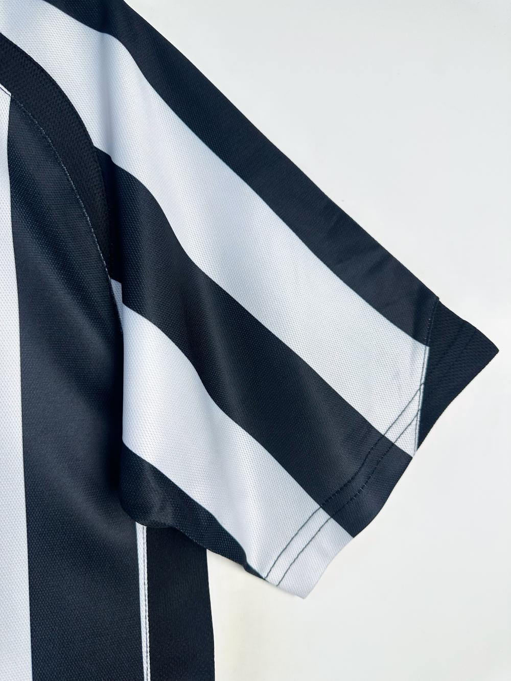 2005-2006 Juventus Home jersey