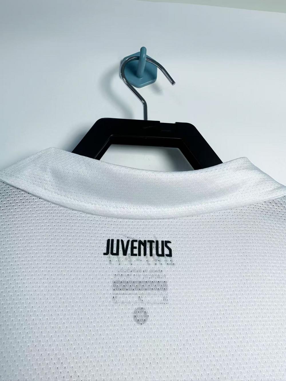 2010-2011 Juventus Away jersey