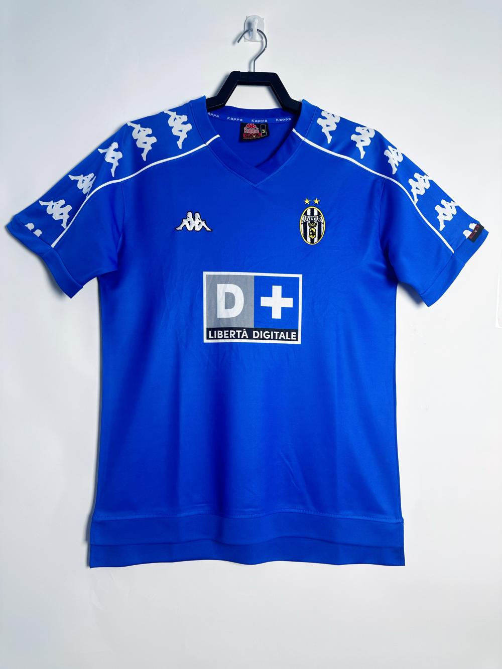 1999-2000 Juventus Away jersey
