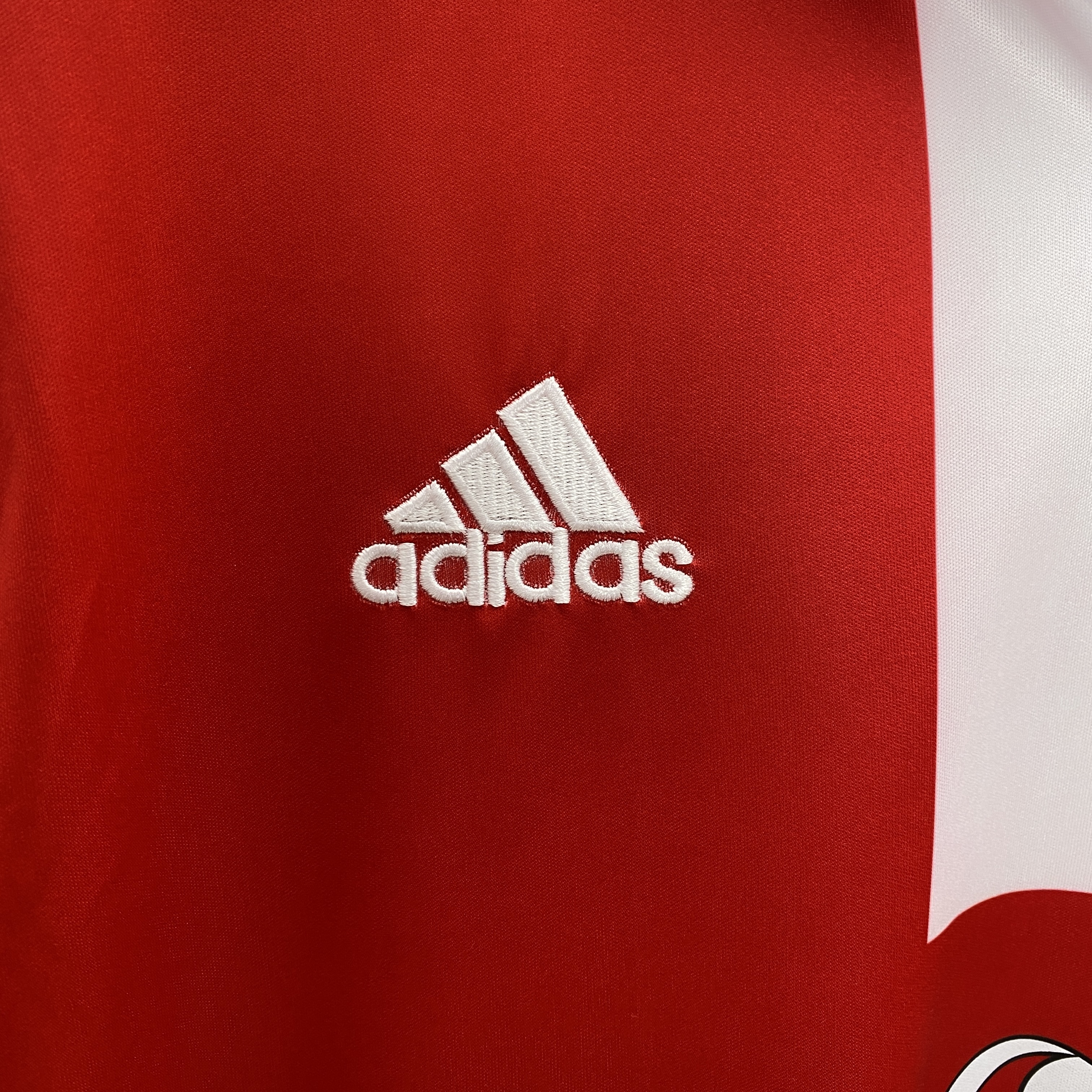 2004-2005 Benfica Home jersey