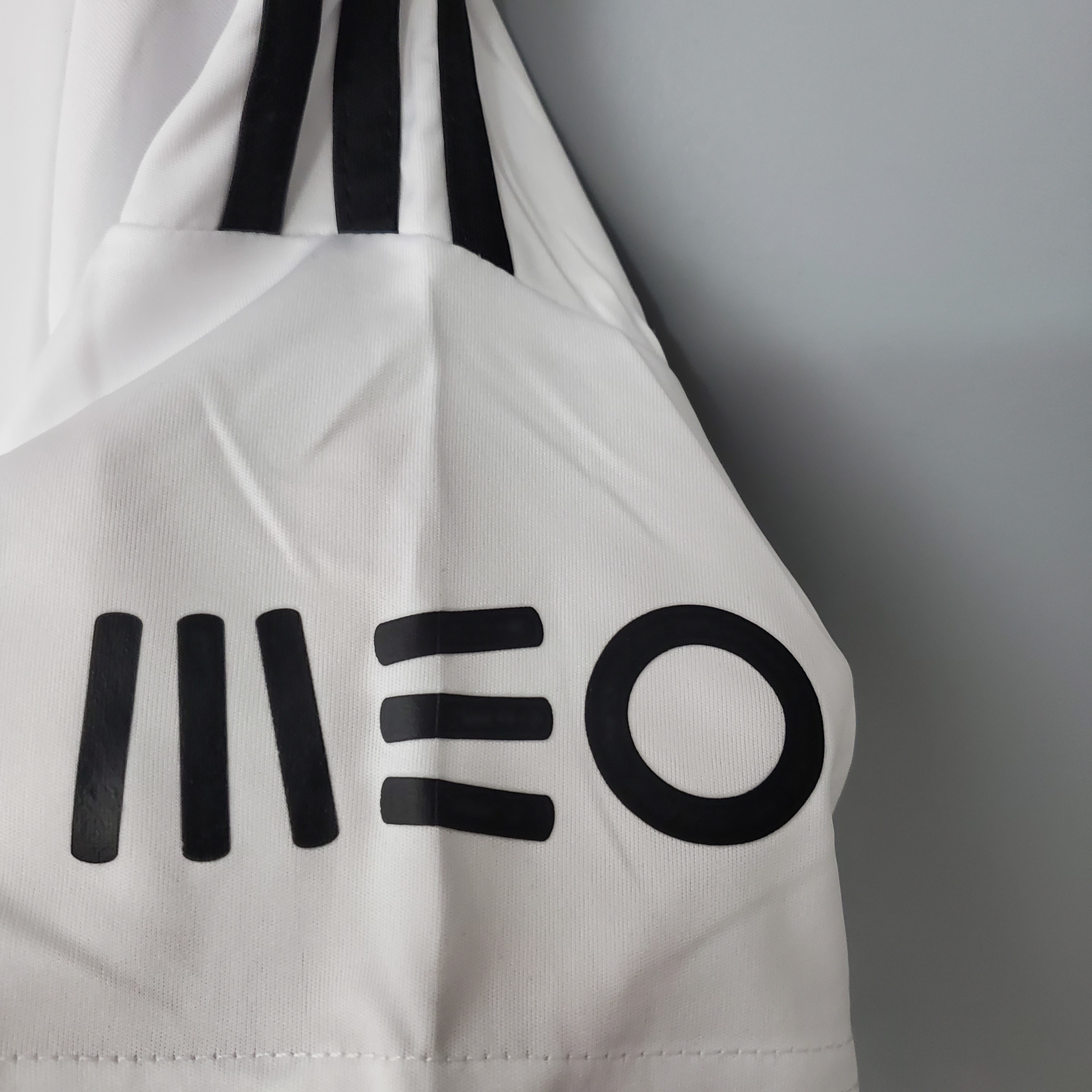 2013-2014 Benfica Away jersey