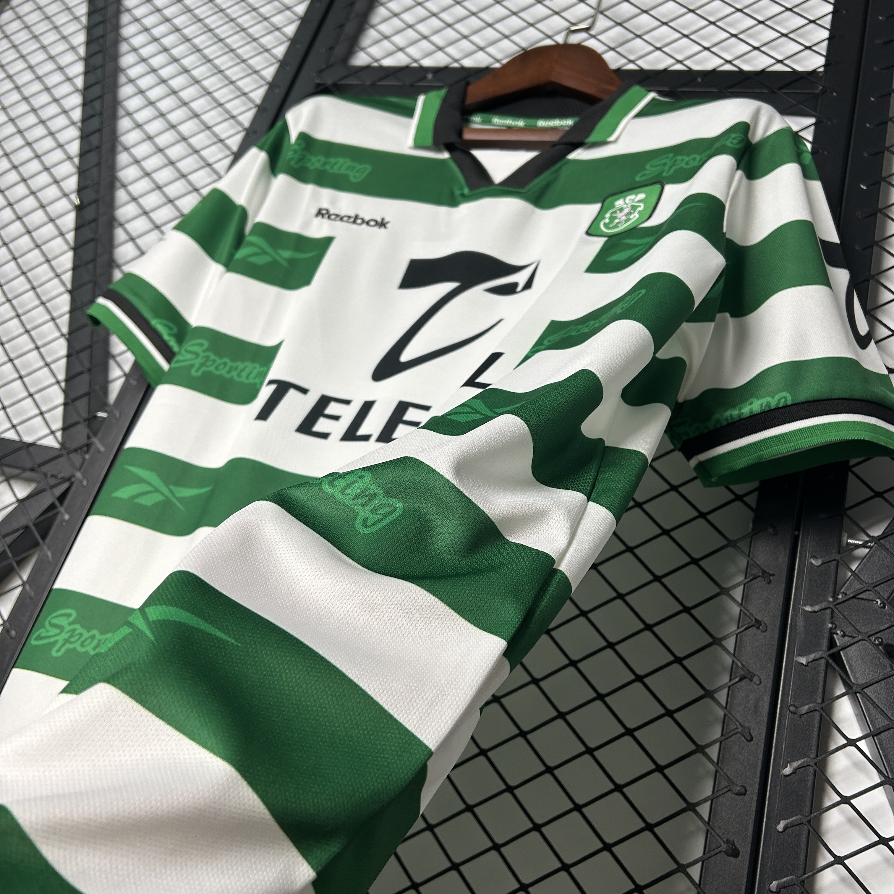 1999-2000 Sporting Home jersey