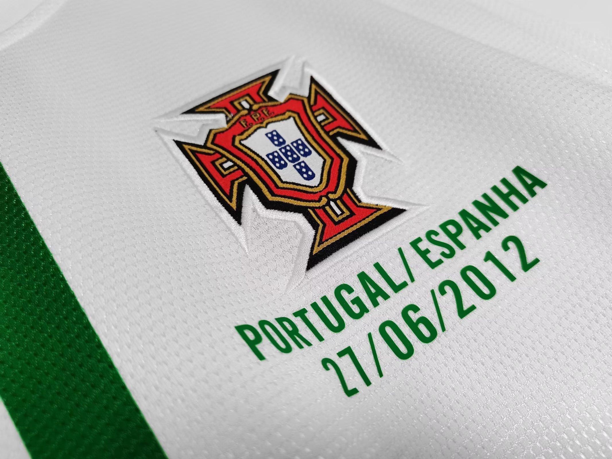 Long sleeves 2012-2013 Portugal Away jersey