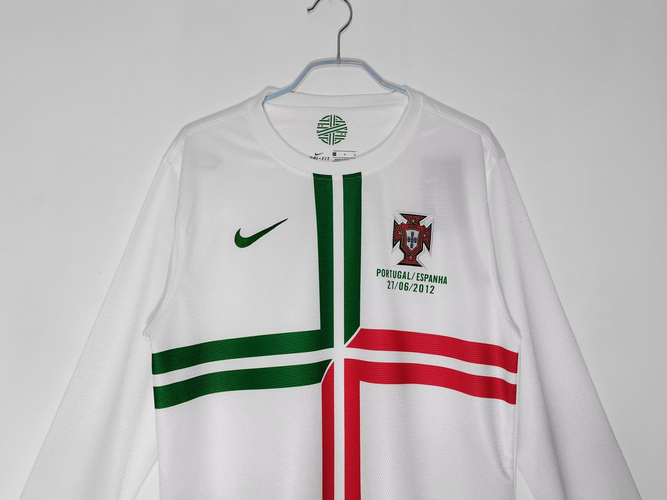 Long sleeves 2012-2013 Portugal Away jersey