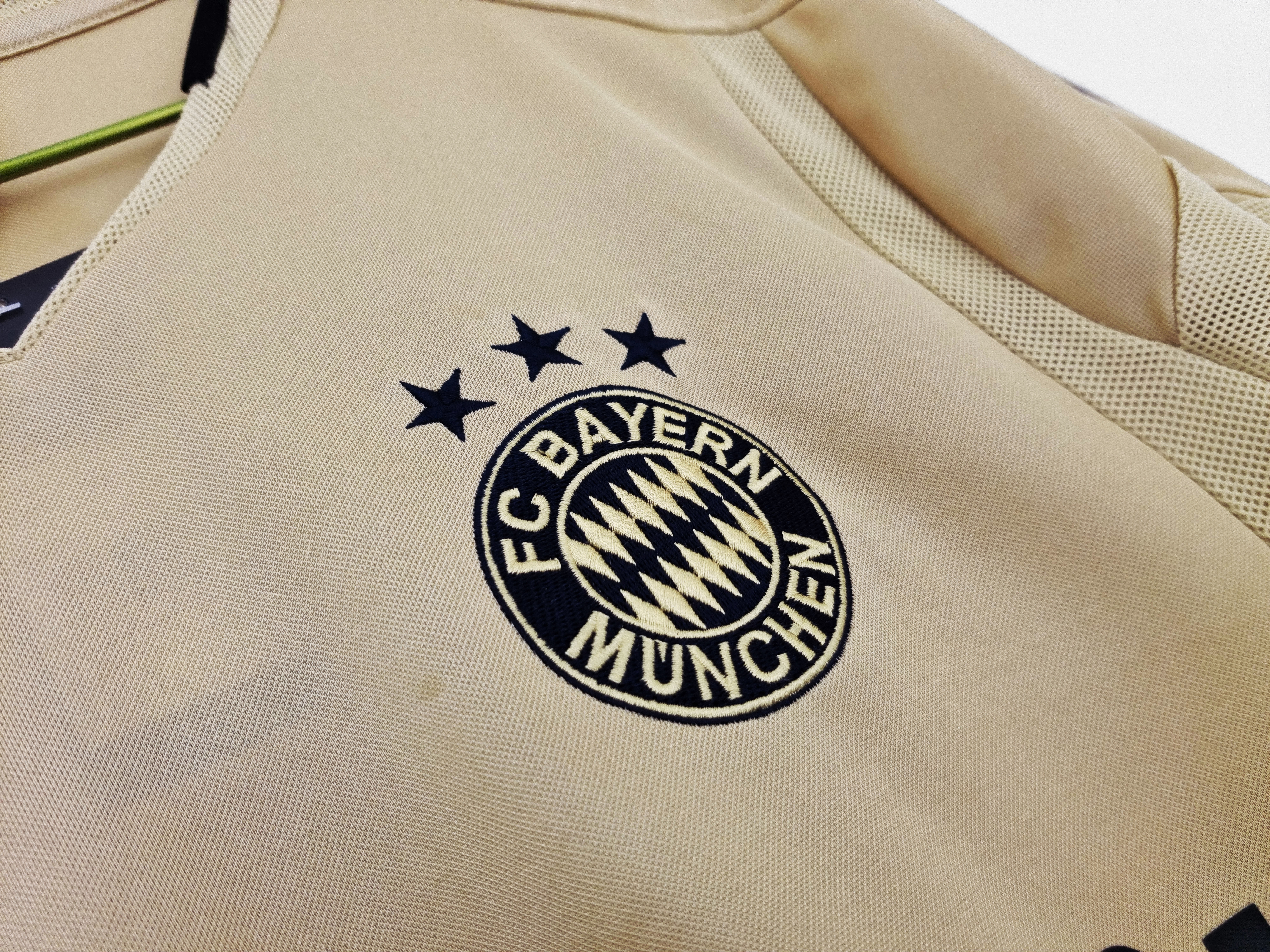 2004-2005 Bayern Munchen Away jersey