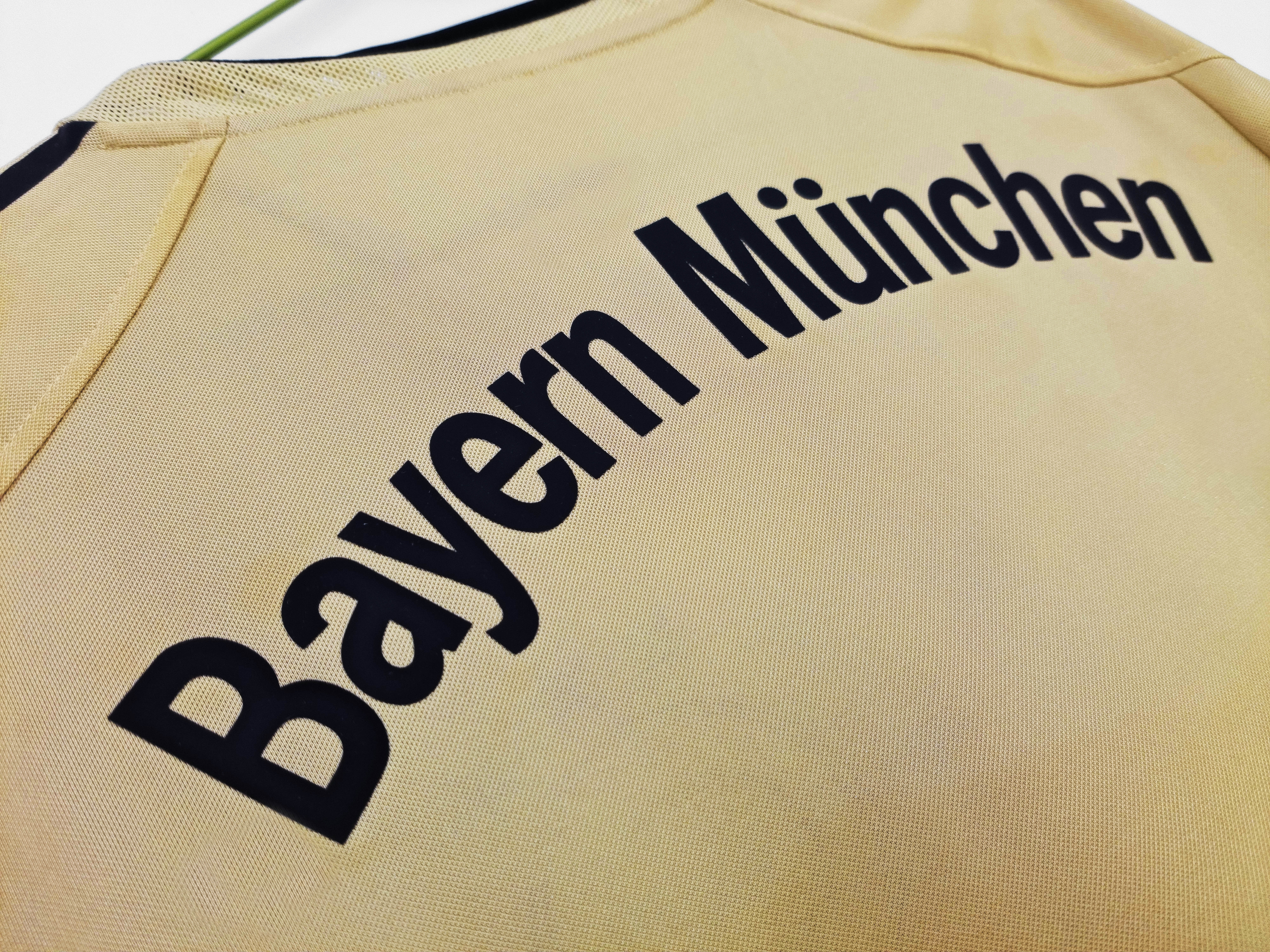 2004-2005 Bayern Munchen Away jersey