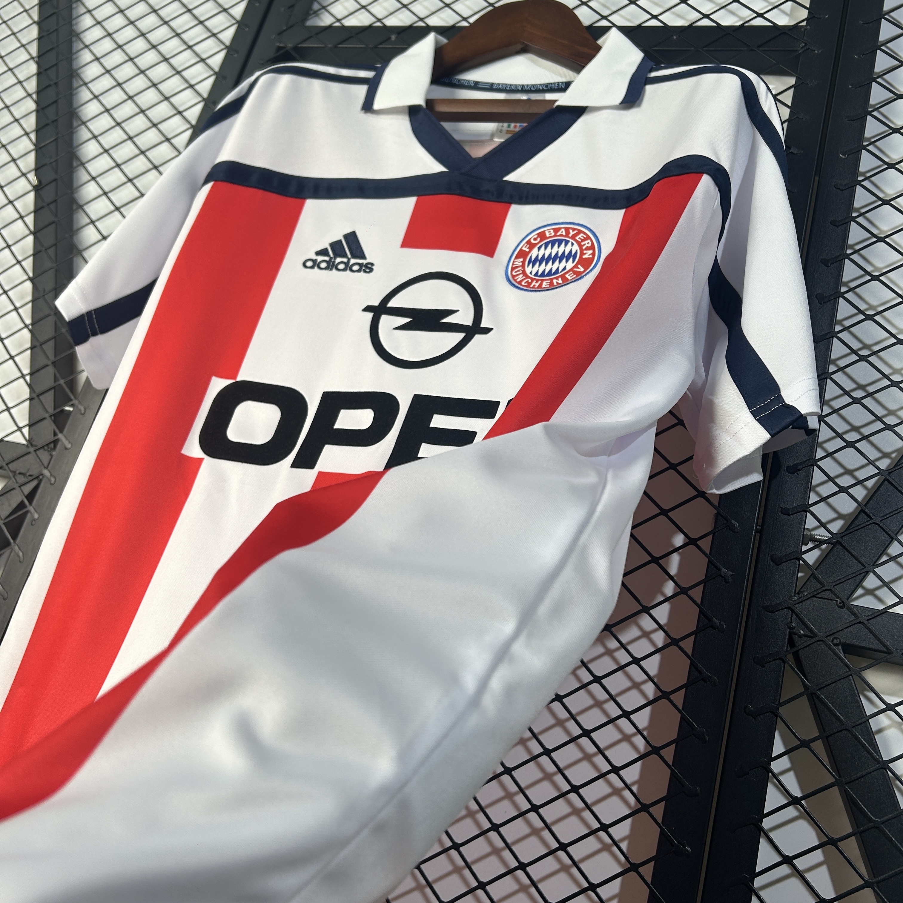 2000-2002 Bayern Munchen Away jersey