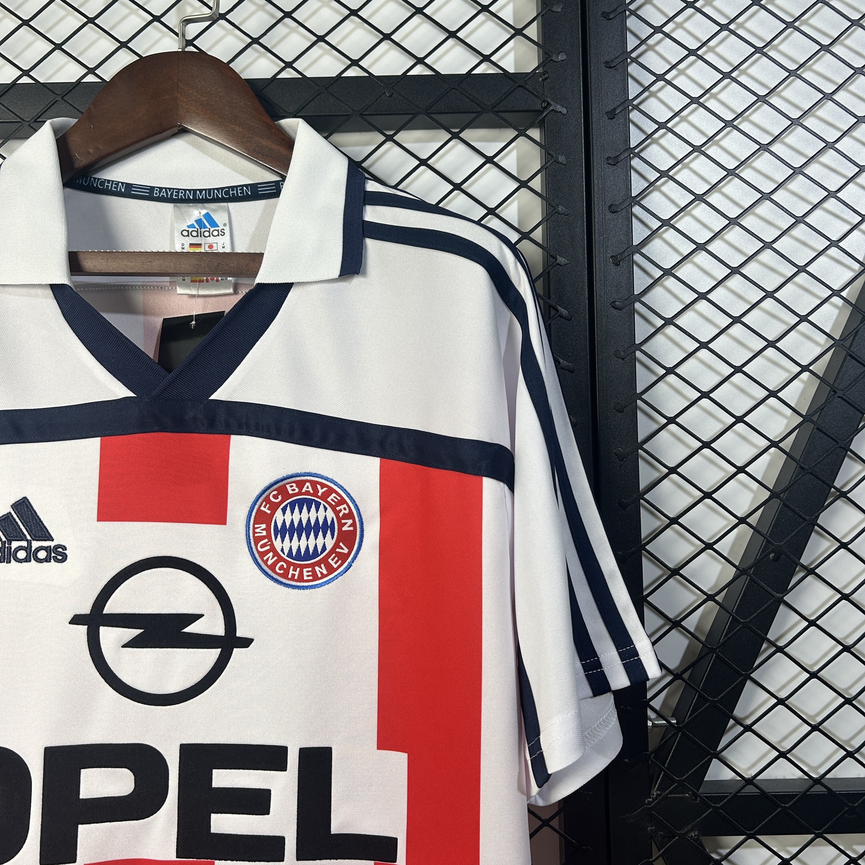 2000-2002 Bayern Munchen Away jersey
