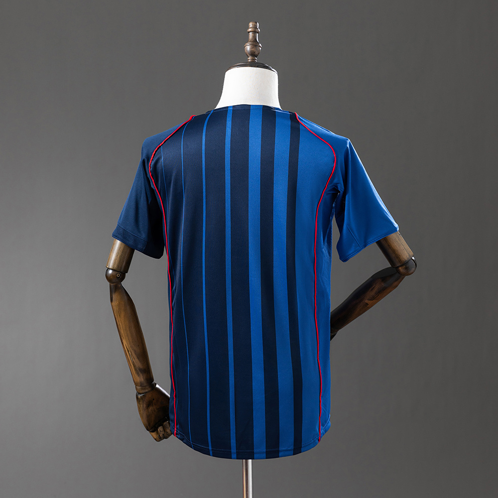 2004-2005 Barcelona away jersey