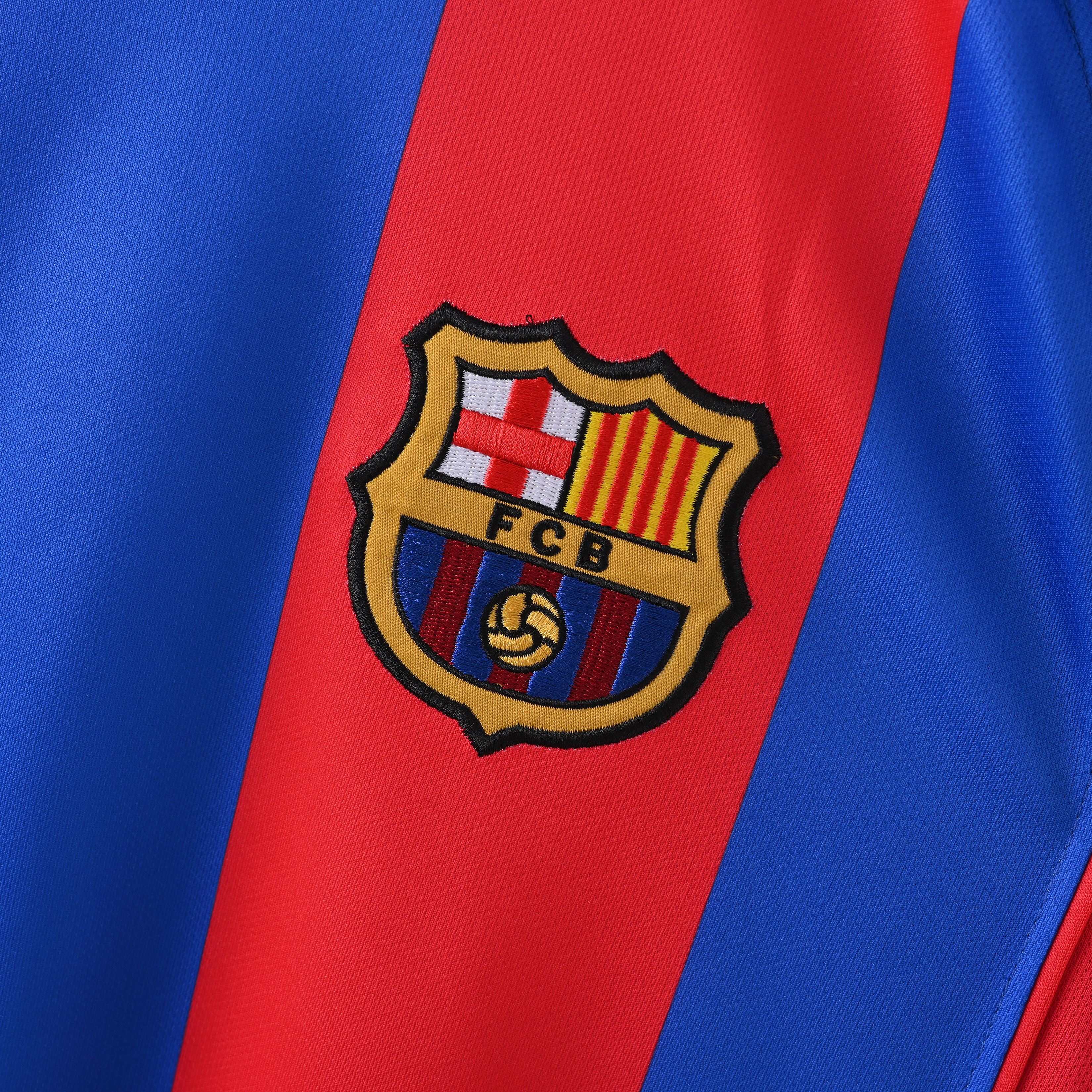 2005-2006 Barcelona home jersey