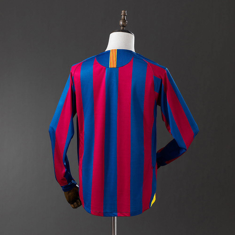 Long sleeves 2005-2006 Barcelona home jersey