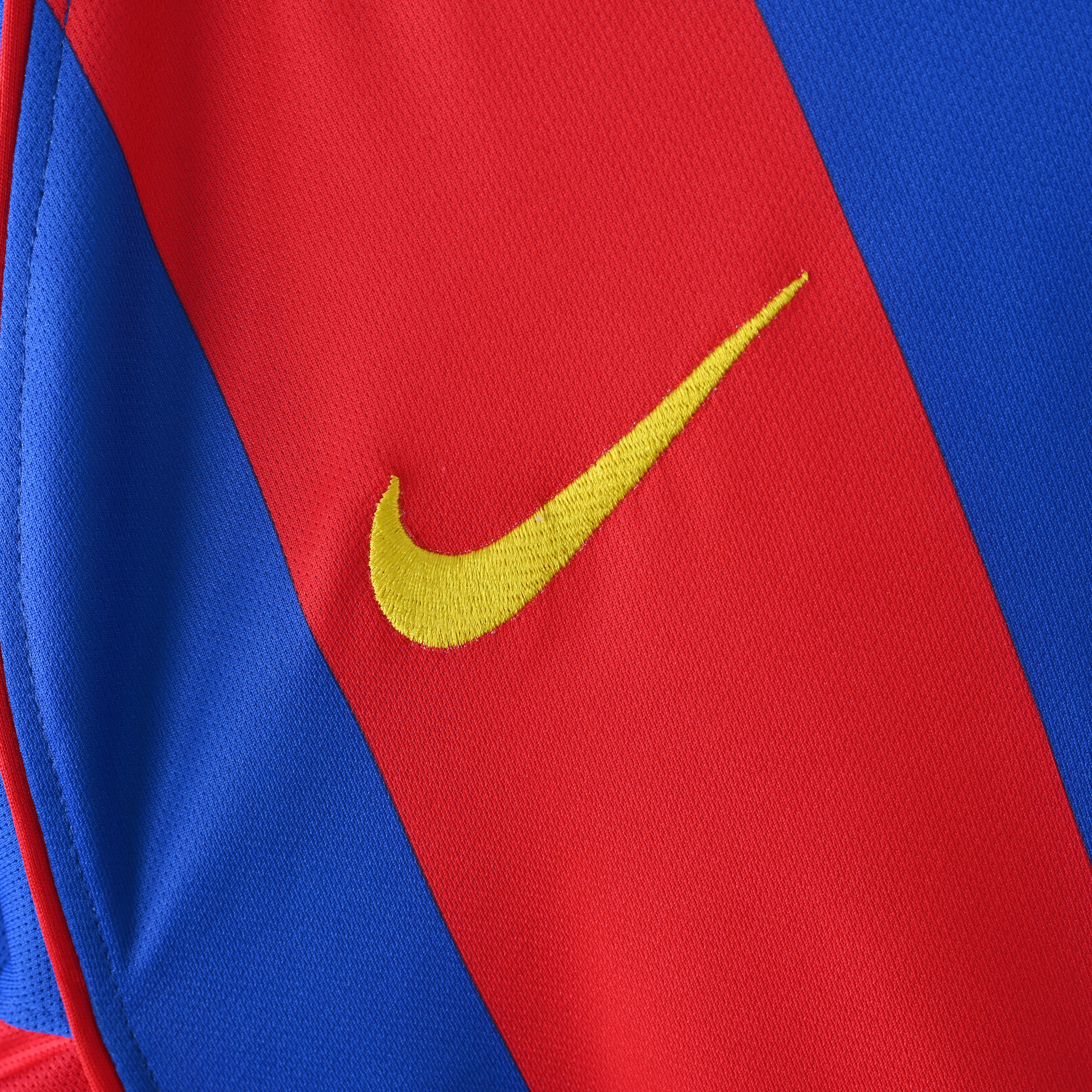 2005-2006 Barcelona home jersey