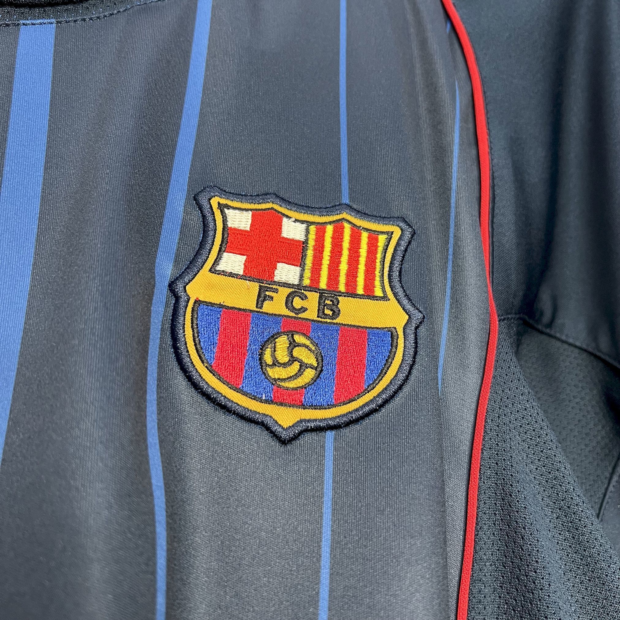 2004-2005 Barcelona away jersey