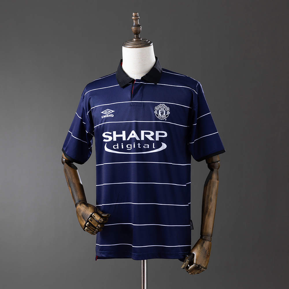 1999-2000 Manchester United away jersey